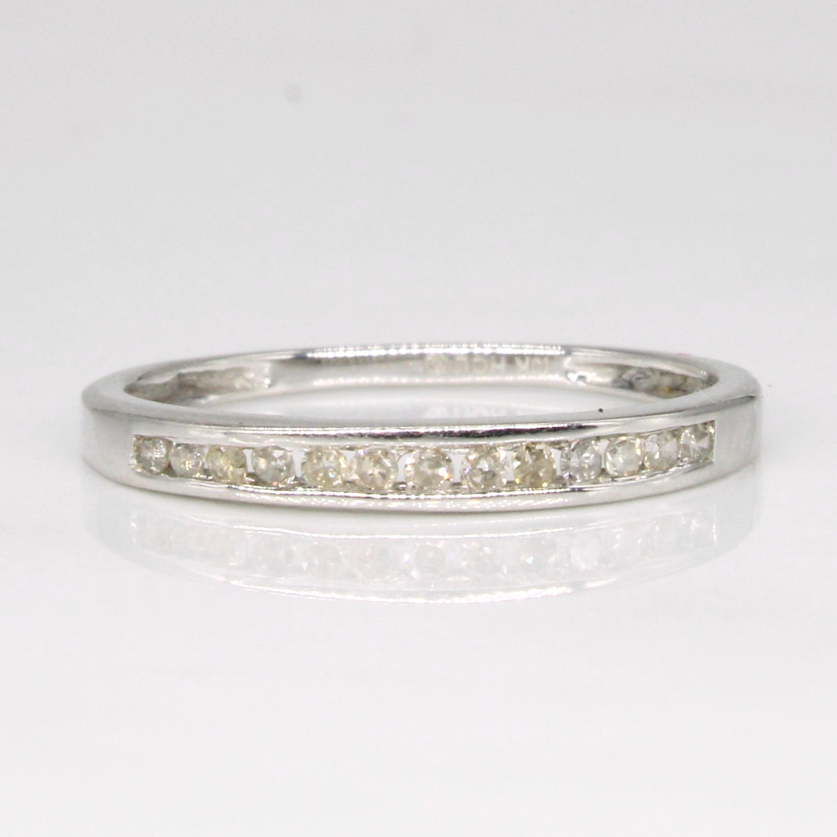 Bague sertie de diamants en canal | 0,09 ct | Taille 4,25 |