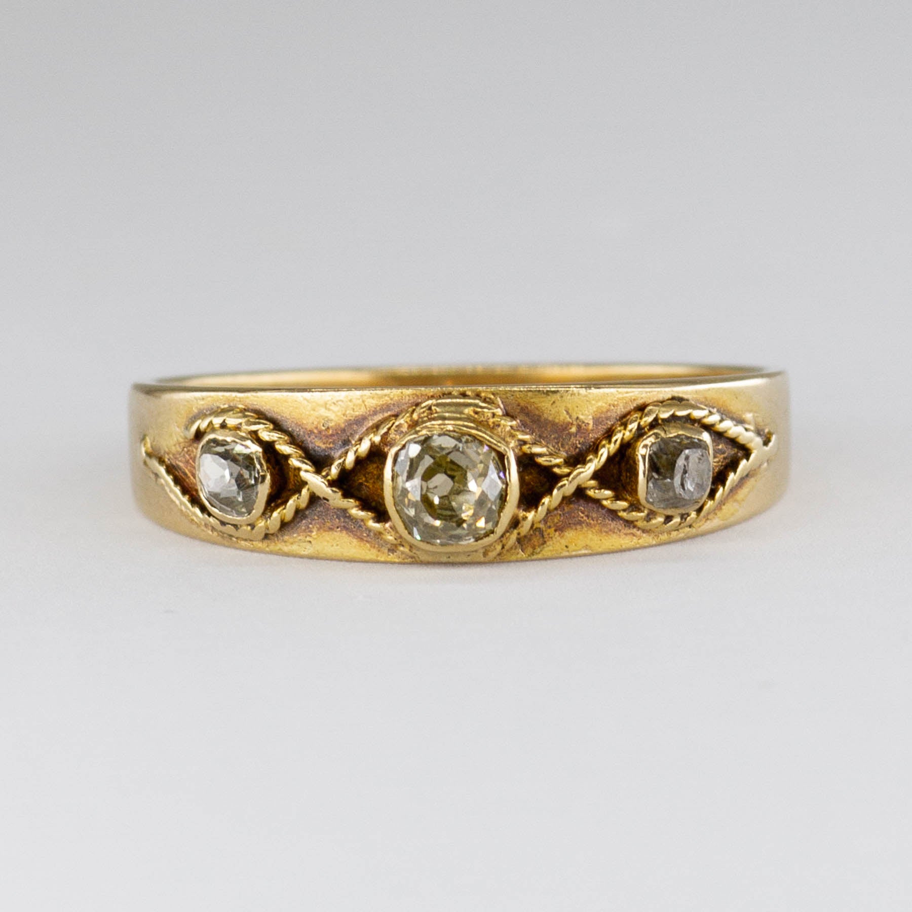 Bague ancienne à trois diamants | 0,28 ct | Taille 6,25 |