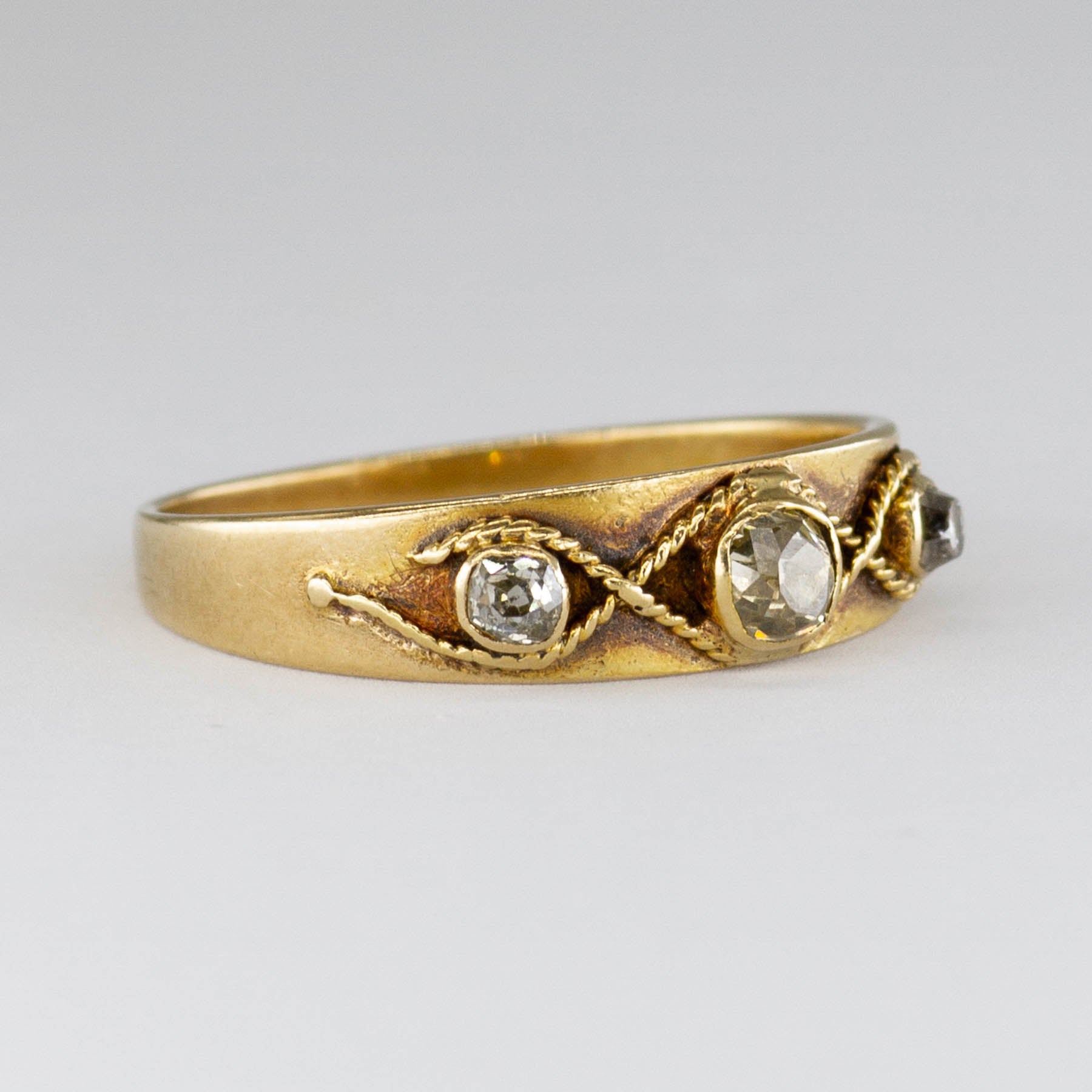 Bague ancienne à trois diamants | 0,28 ct | Taille 6,25 |