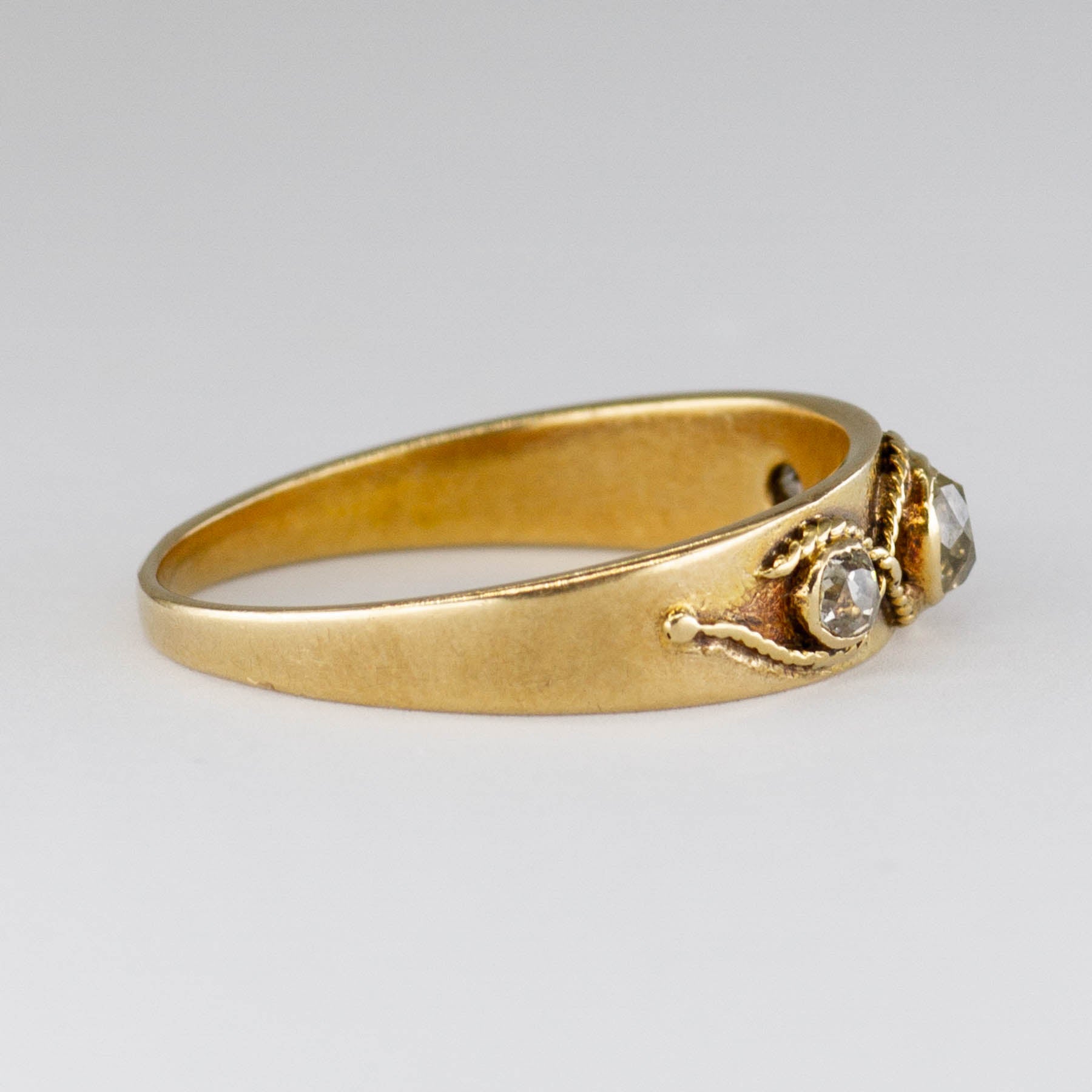 Bague ancienne à trois diamants | 0,28 ct | Taille 6,25 |