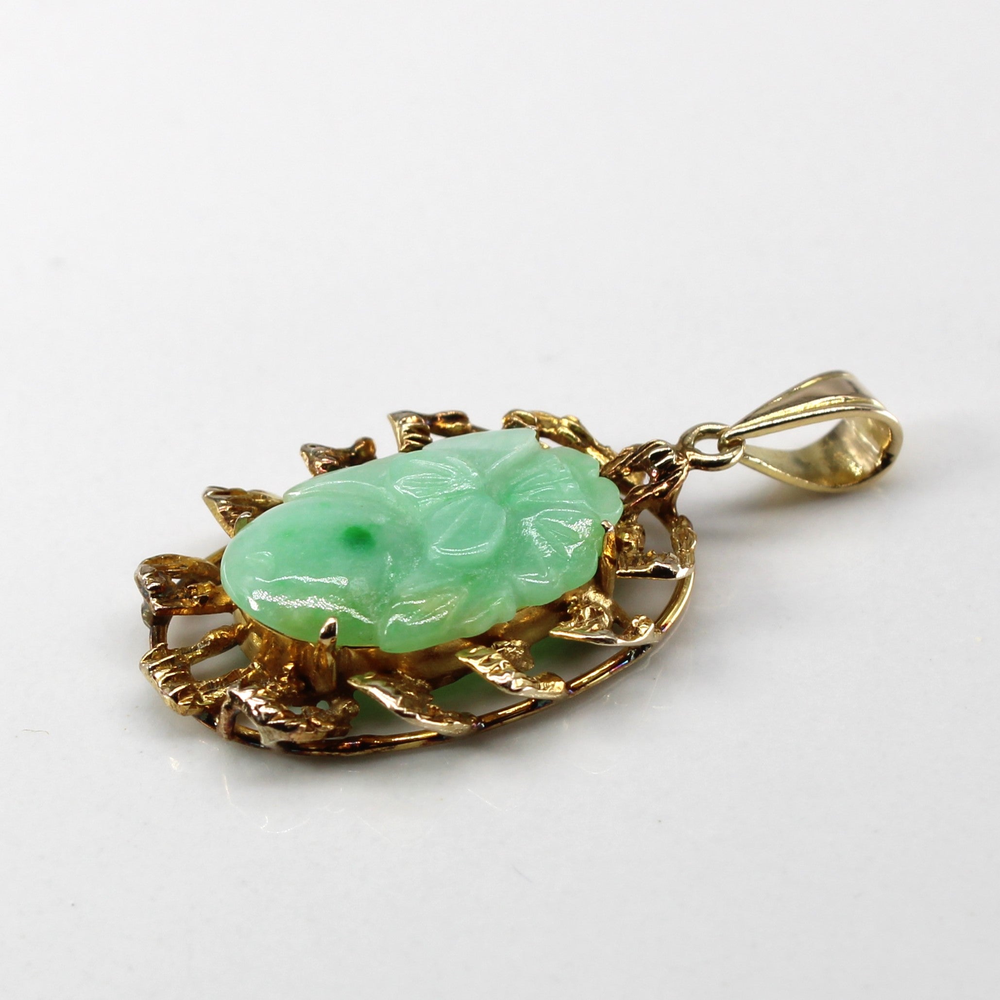 Carved Jadeite Pendant | 1.90ct |