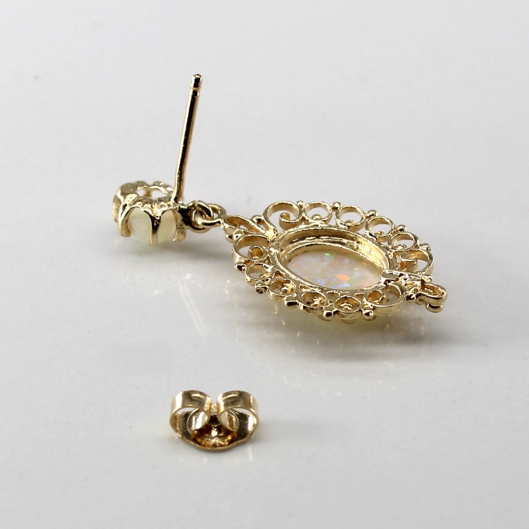 Boucles d'oreilles pendantes en or filigrané et opale | 1,40 ct |