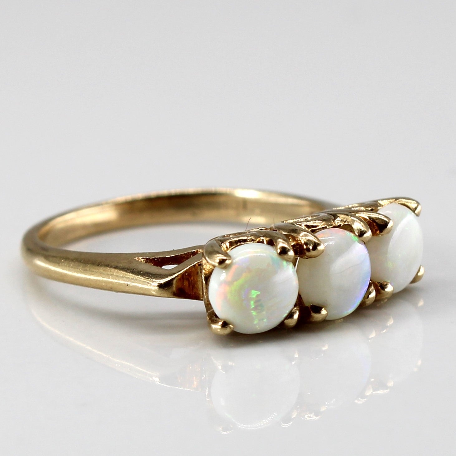 Bague trois pierres en opale | 0,60 ct | Taille 4,75 |