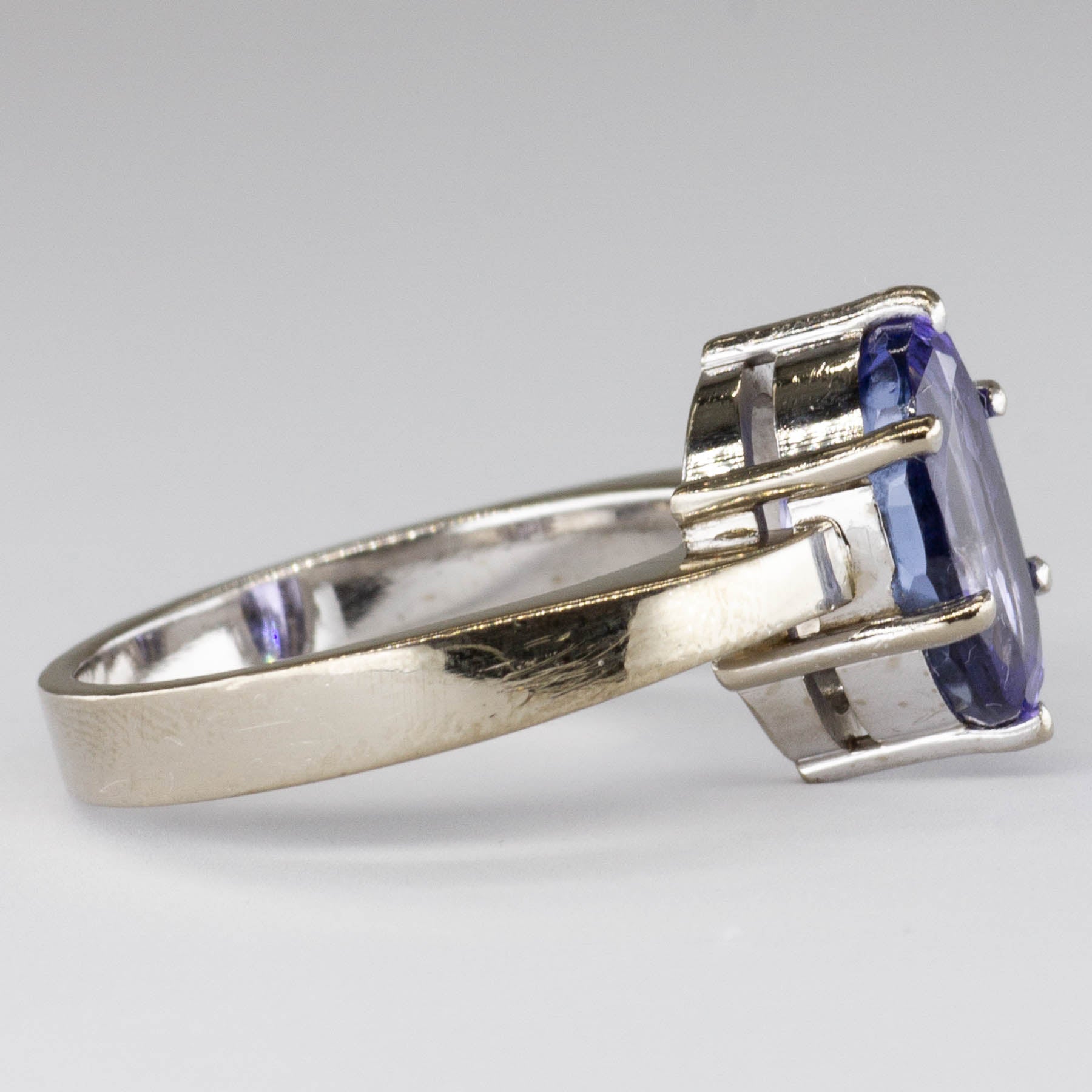 Tanzanite Oval Solitaire 18k Ring | 2.10ctw | SZ 6.25 |