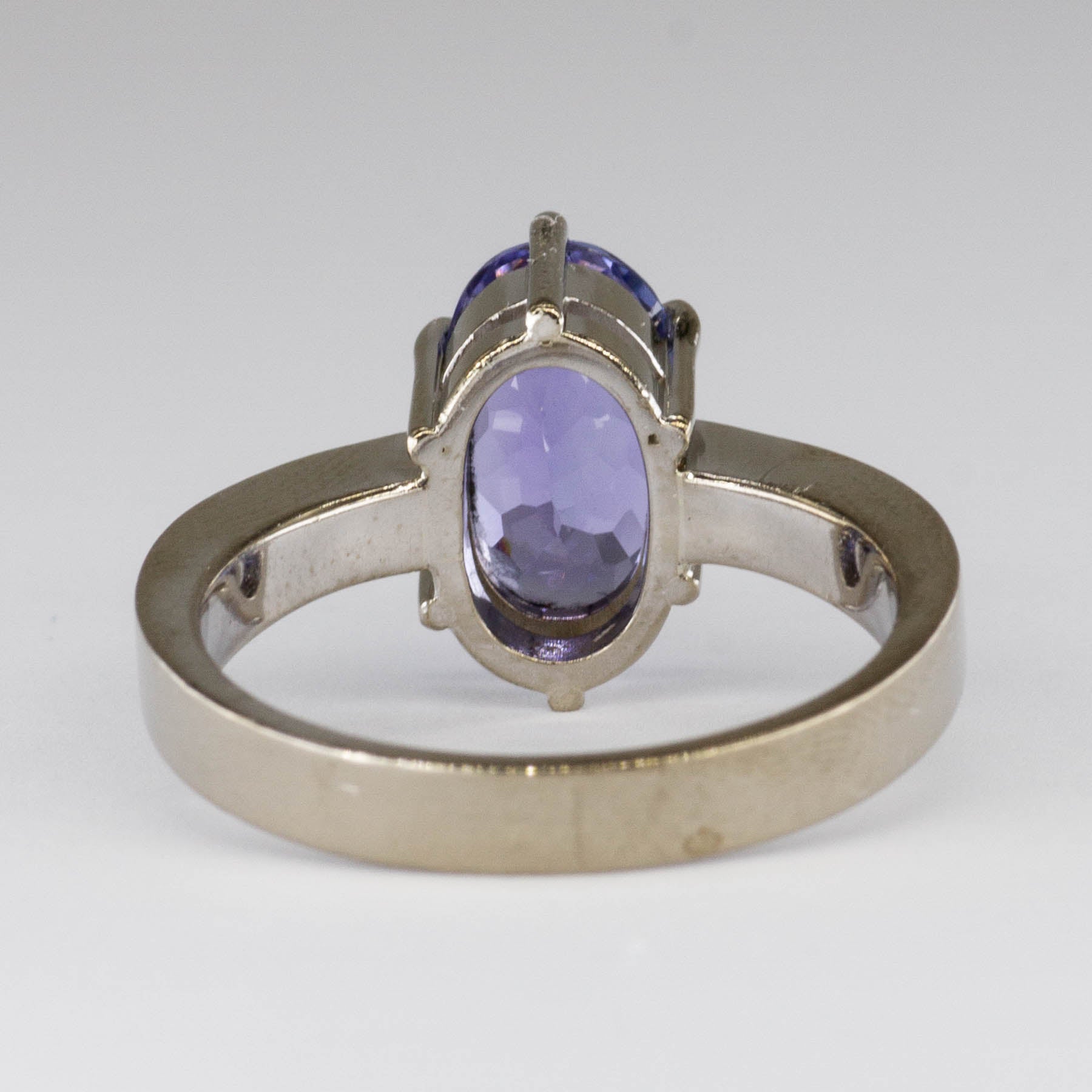 Tanzanite Oval Solitaire 18k Ring | 2.10ctw | SZ 6.25 |