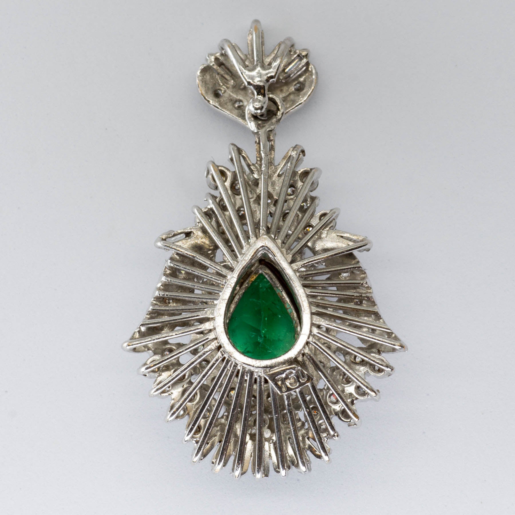 Pendentif en or blanc 18 carats, diamants et émeraudes | 3,00 ct | 1,02 ct au total