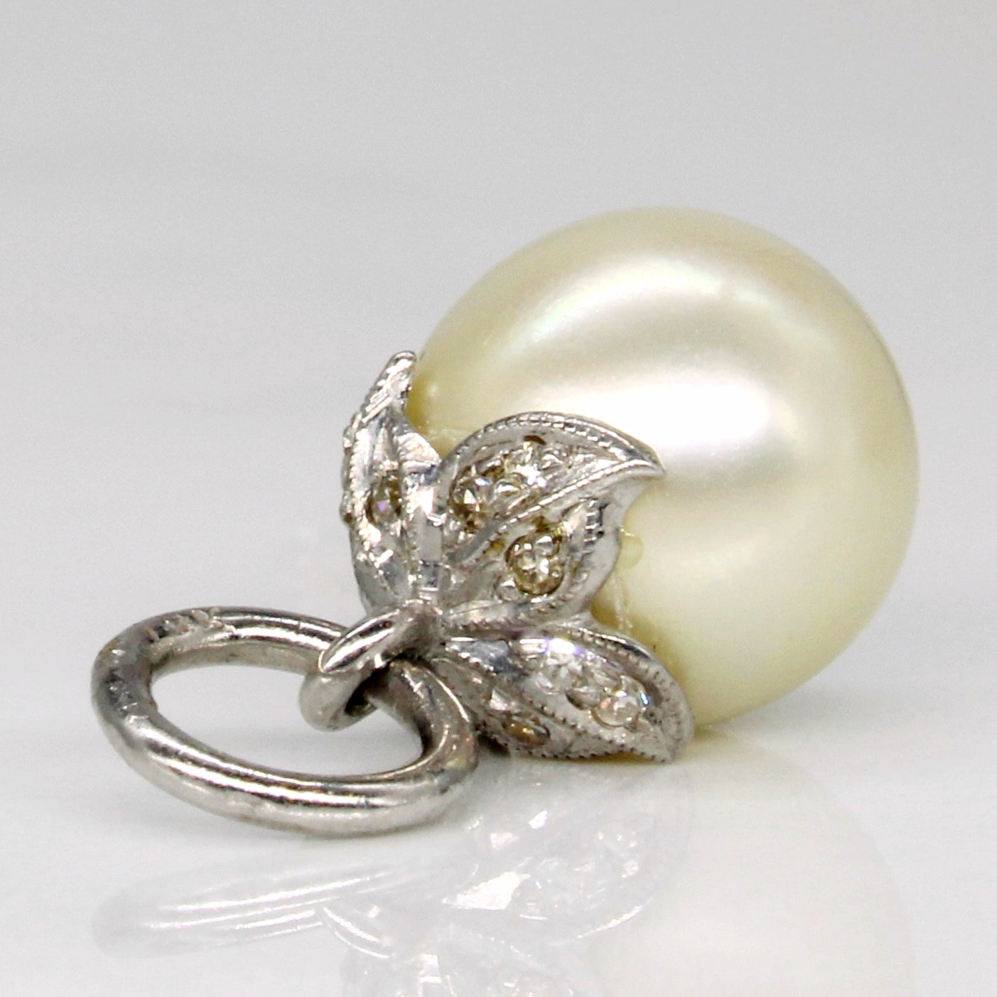 Pearl & Diamond Pendant | 0.06ctw |