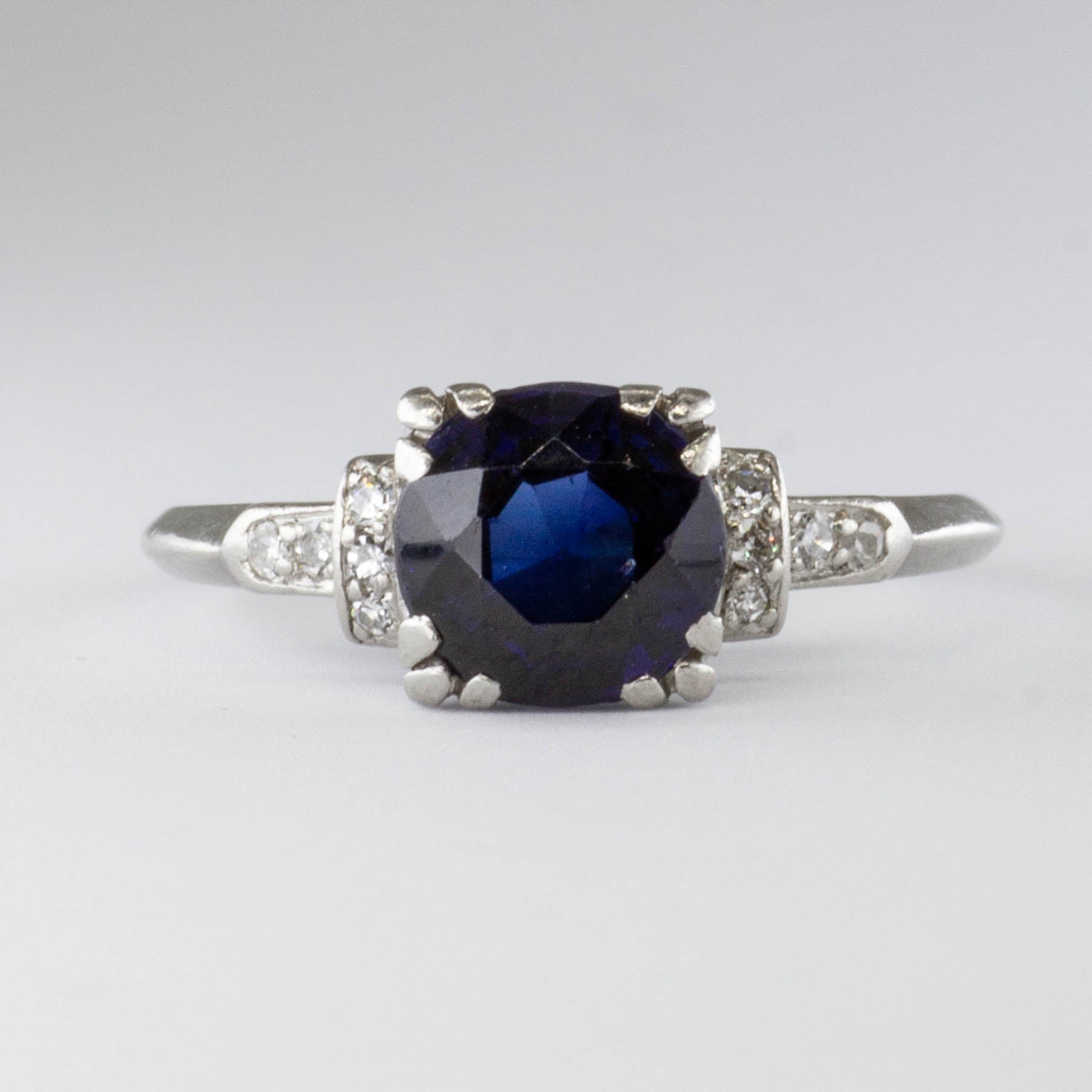 Bague Art Déco en platine et saphir synthétique | 1,70 ct | Taille 5,5 |