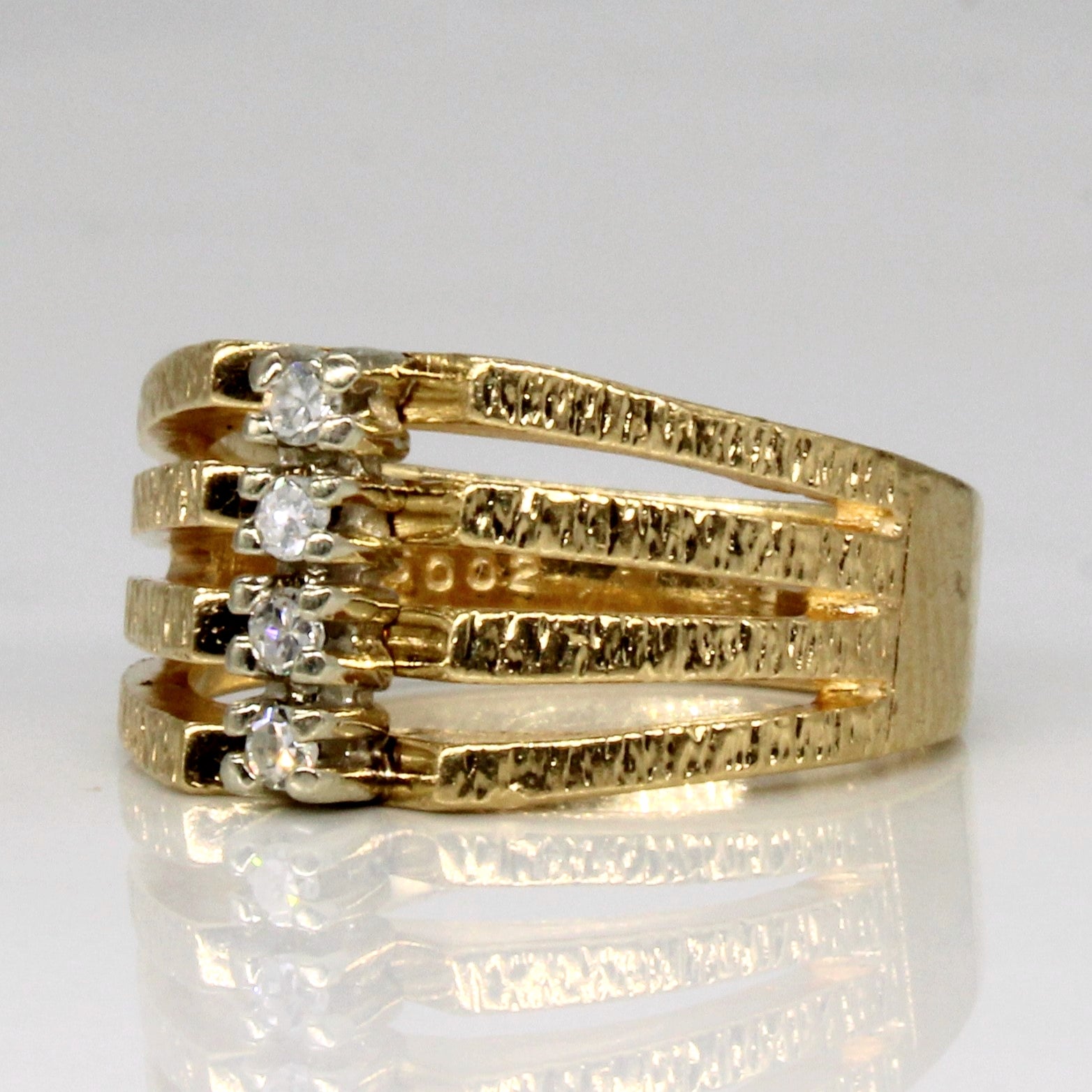 Vertical Set Diamond Ring | 0.10ctw | SZ 6.75 |