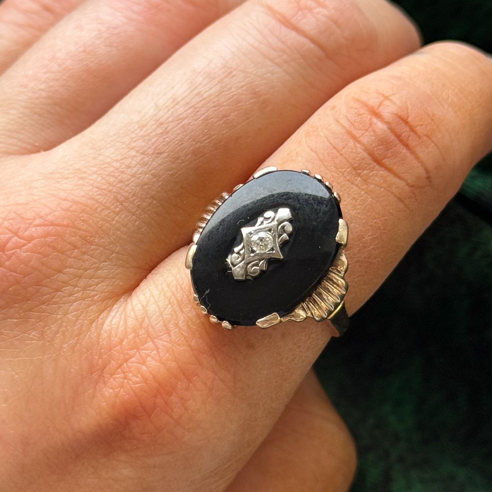 Onyx & Diamond Ring | 4.00ct, 0.05ct | SZ 8 |