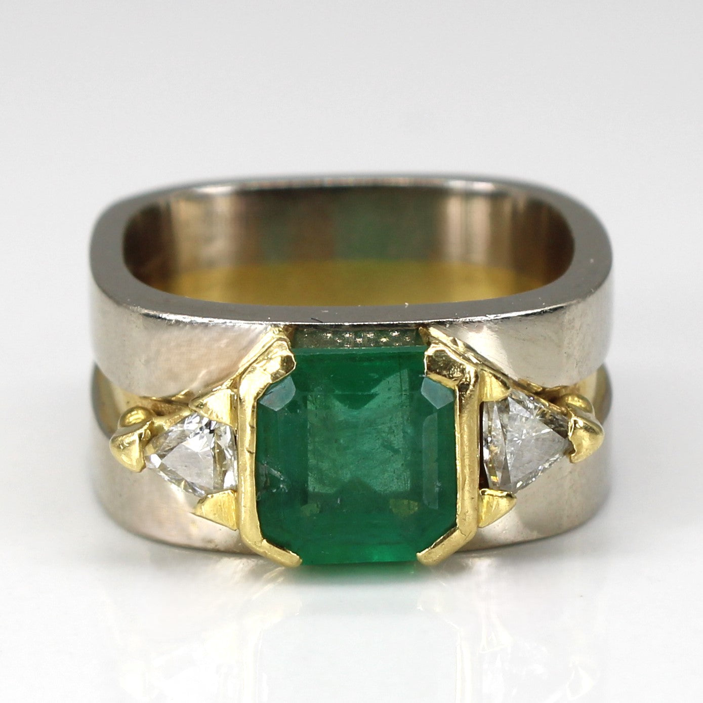Bague trois pierres émeraude et diamants | 1,40 ct | 0,25 ct au total | Taille 5 |
