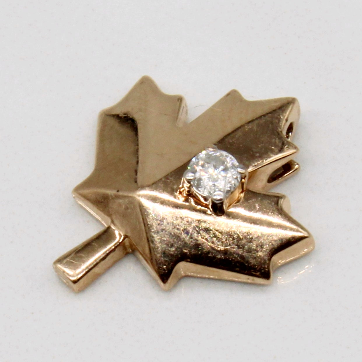 Pendentif feuille d'érable en diamant | 0,06 ct |
