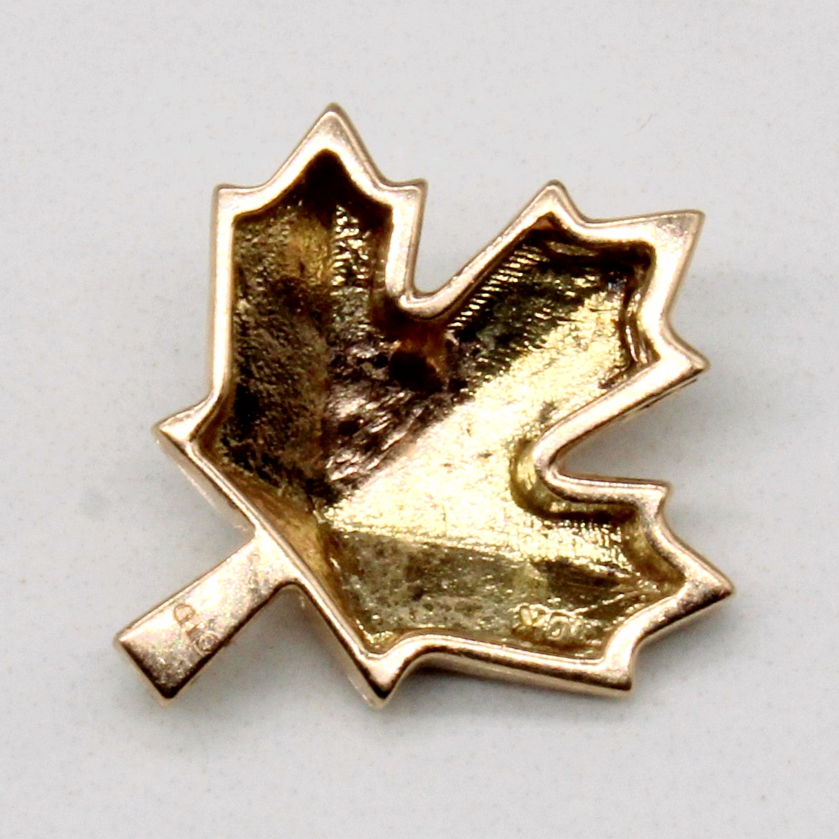 Diamond Maple Leaf Pendant | 0.06ct |