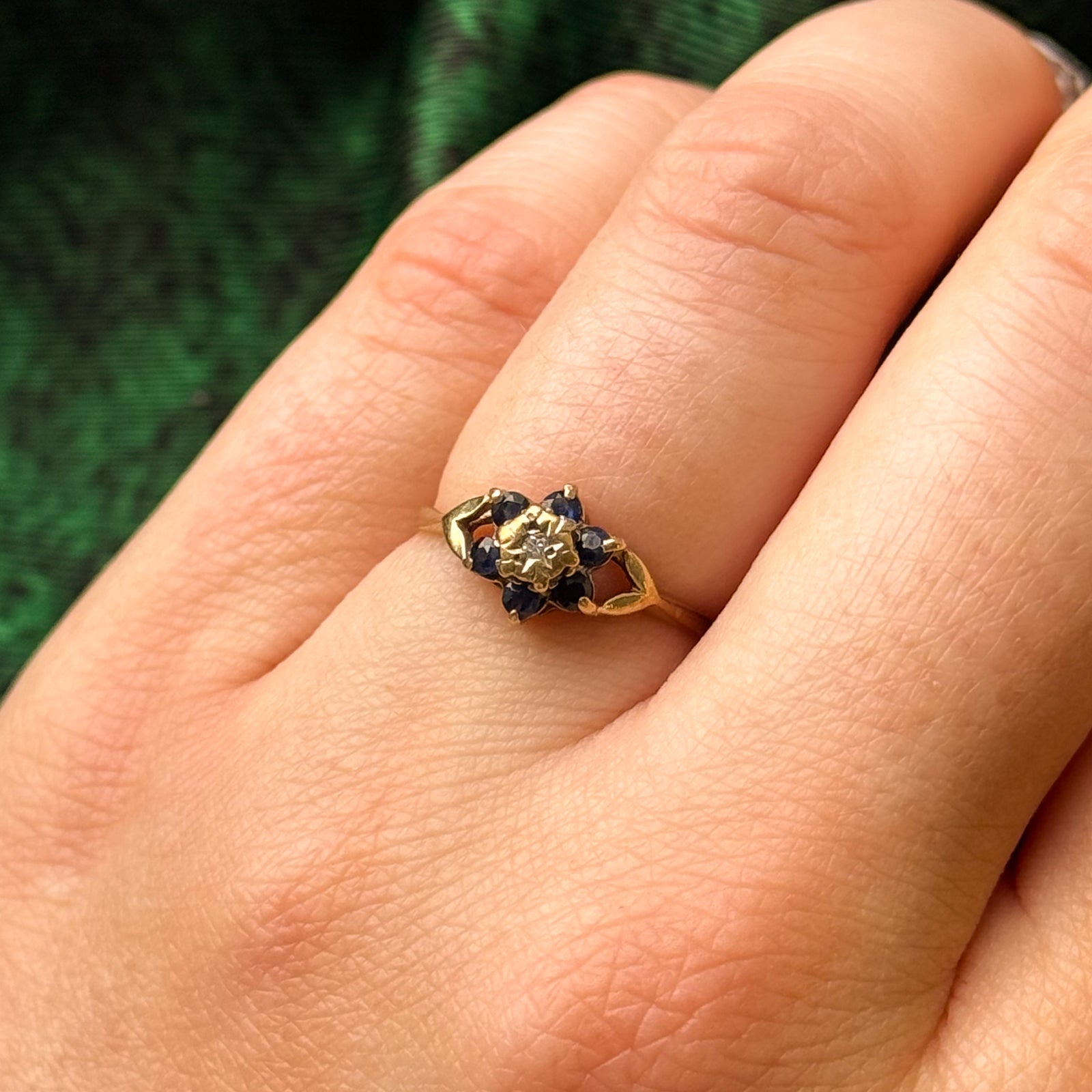 Bague saphir et diamants des années 1990 | 0,14 ct au total, 0,005 ct | Taille 4,75 |