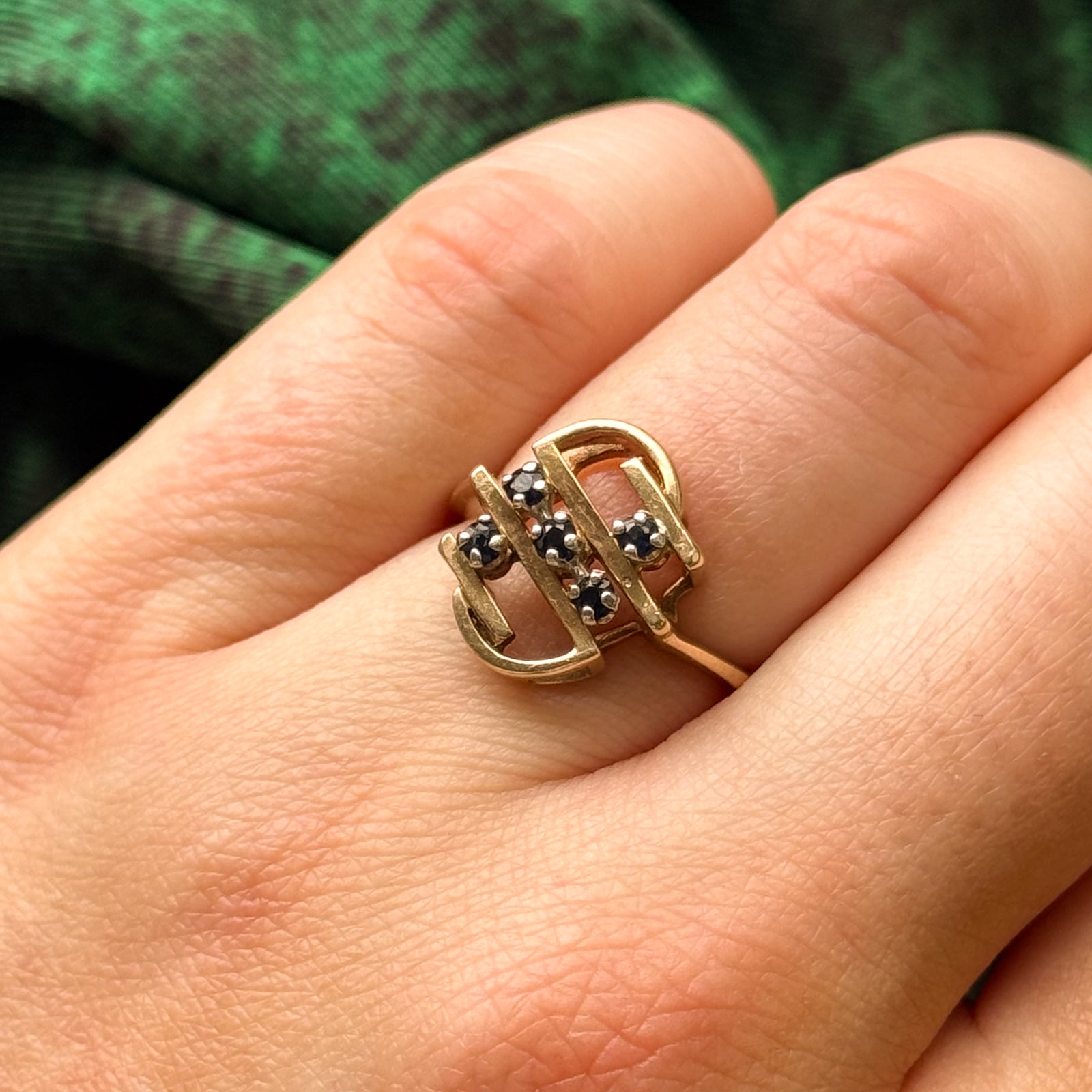 Sapphire Cocktail Ring | 0.13ctw | SZ 5.75 |