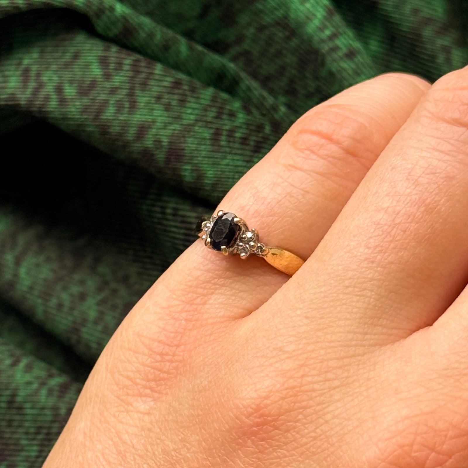 Sapphire & Diamond Ring | 0.28ct, 0.024ctw | SZ 4 |