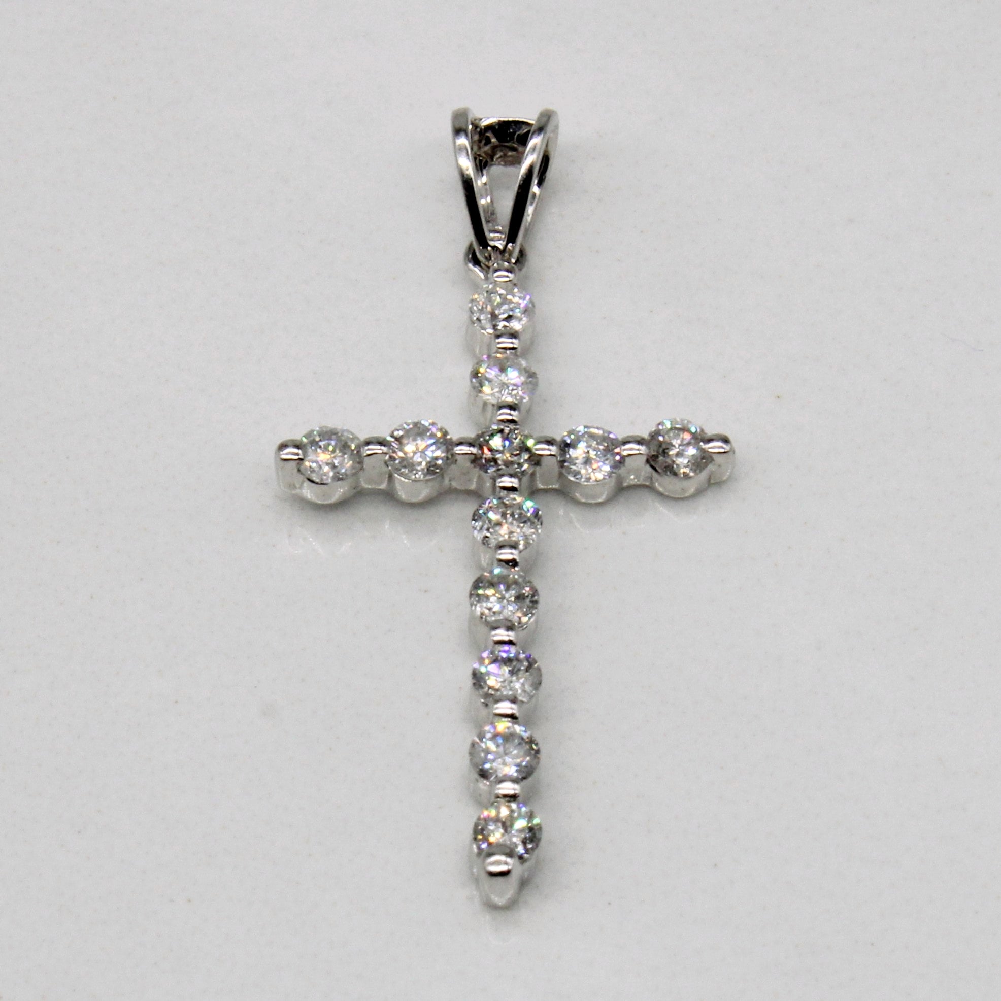 Pendentif croix en diamants | 0,33 ct |