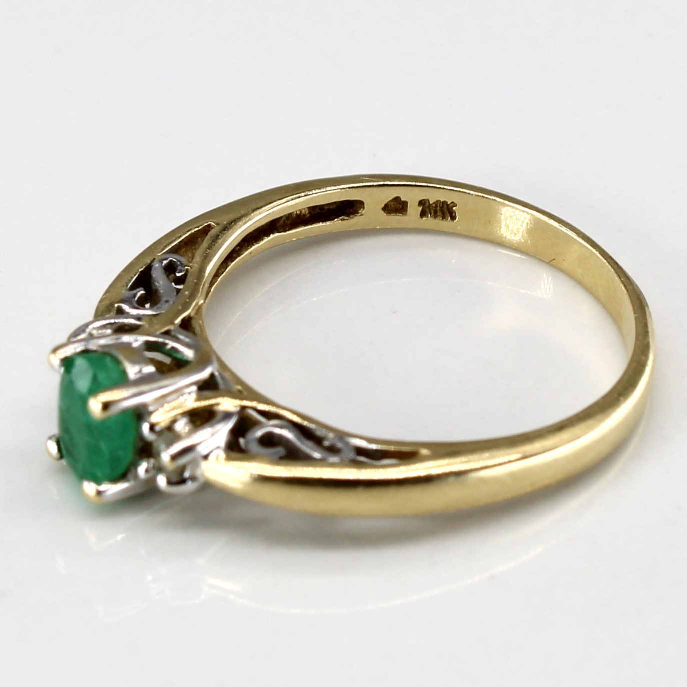 Bague trois pierres émeraude et diamants | 0,40 ct | 0,02 ct au total | Taille 7 |