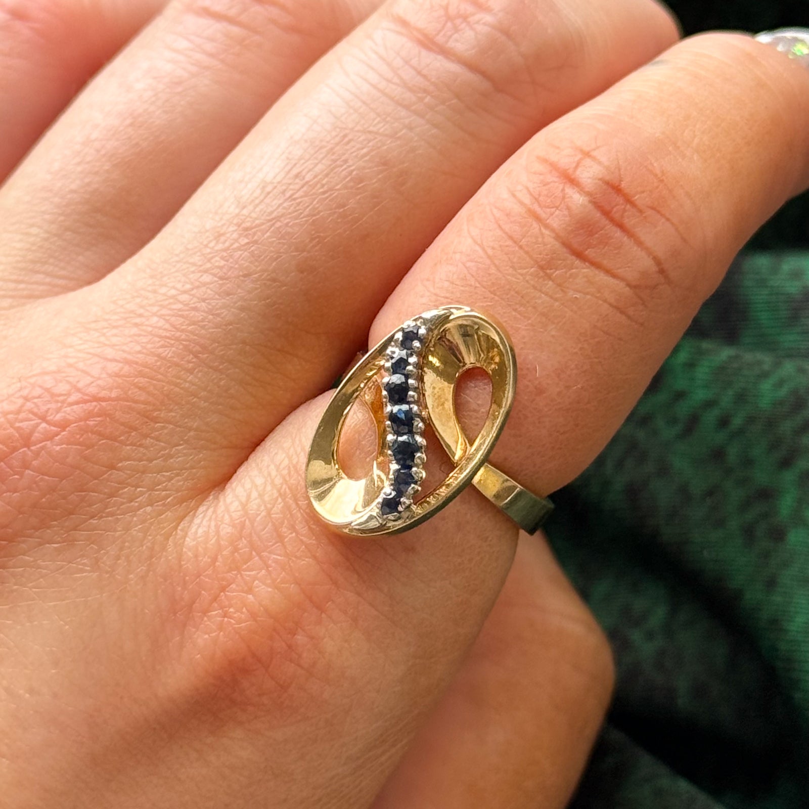 Sapphire Cocktail Ring | 0.18ctw | SZ 6.25 |