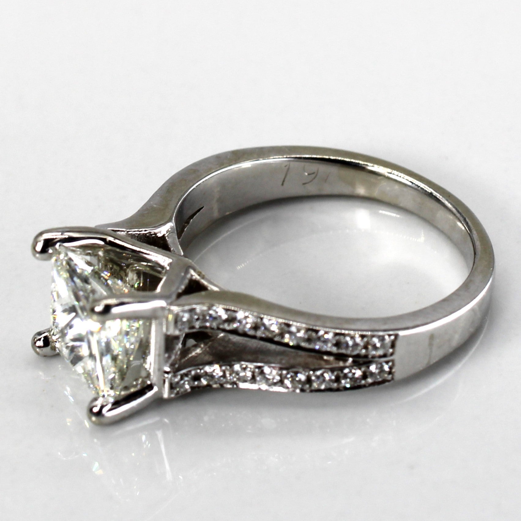 Bague en or avec diamant princesse et accents | 2,14 ct | Taille 6 |