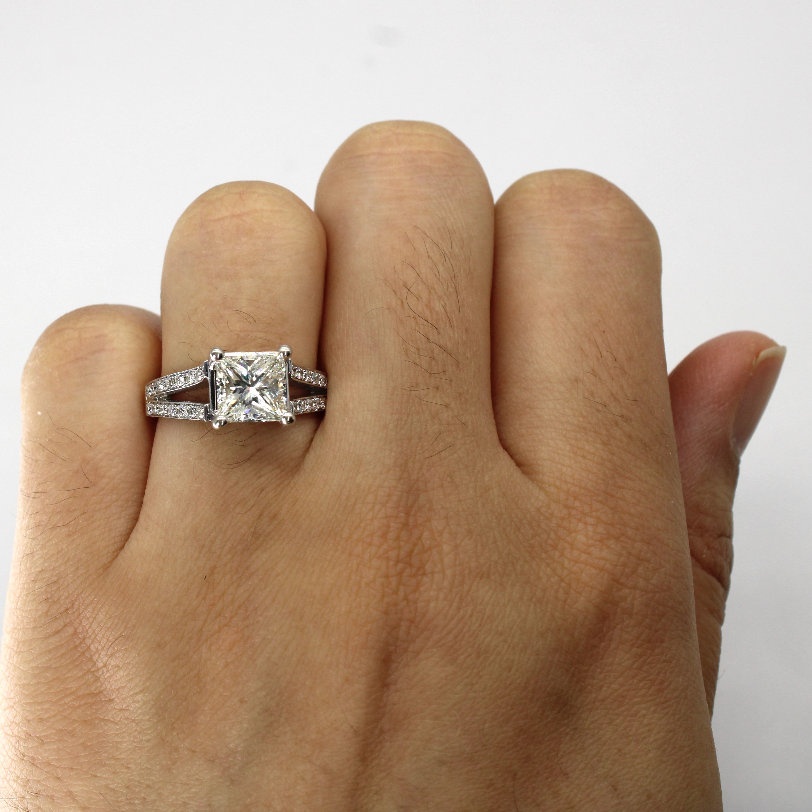 Bague en or avec diamant princesse et accents | 2,14 ct | Taille 6 |