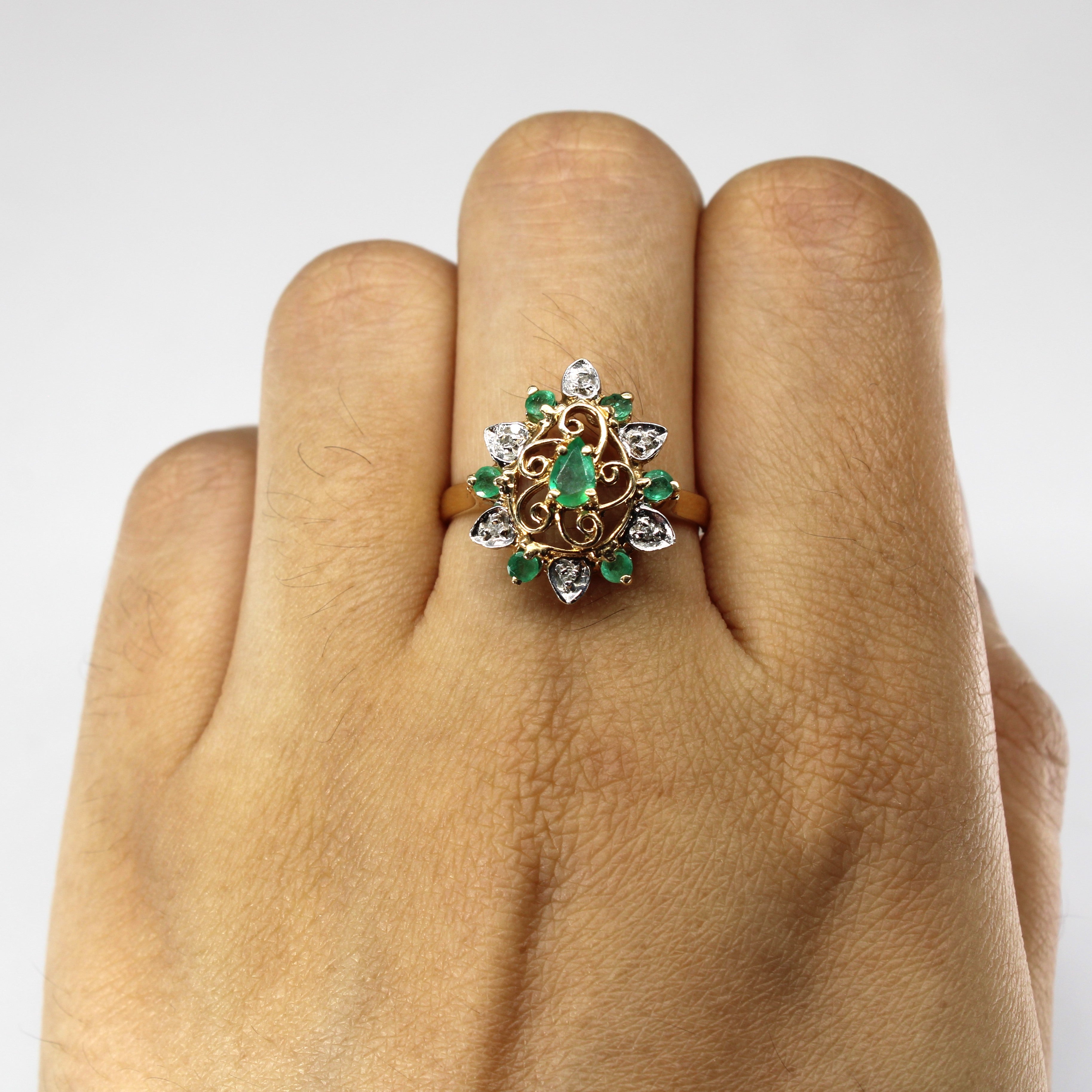 Emerald & Diamond Cocktail Ring | 0.28ctw | 0.012ctw | SZ 8 |