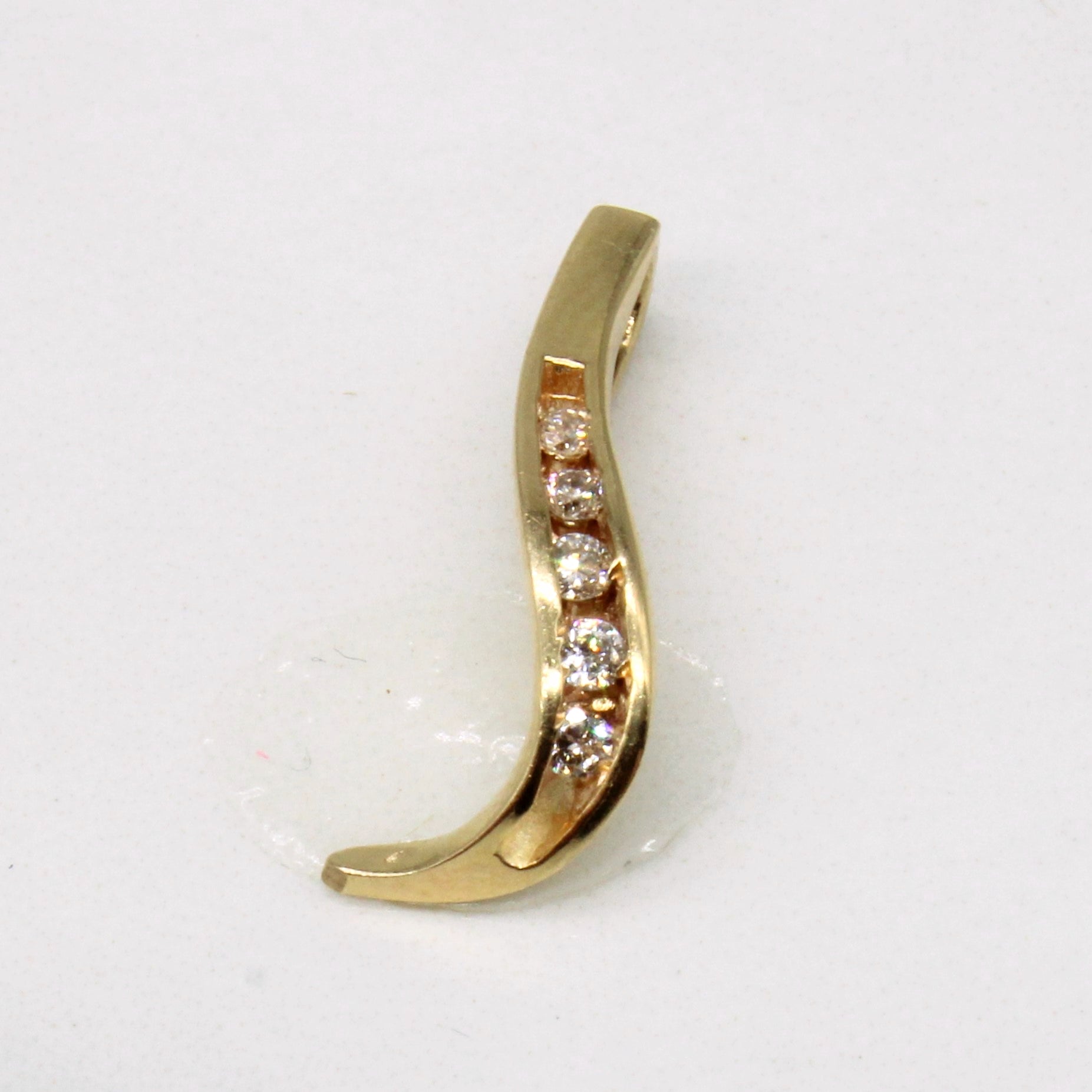 Pendentif cascade en diamants sertis canal | 0,09 ct |