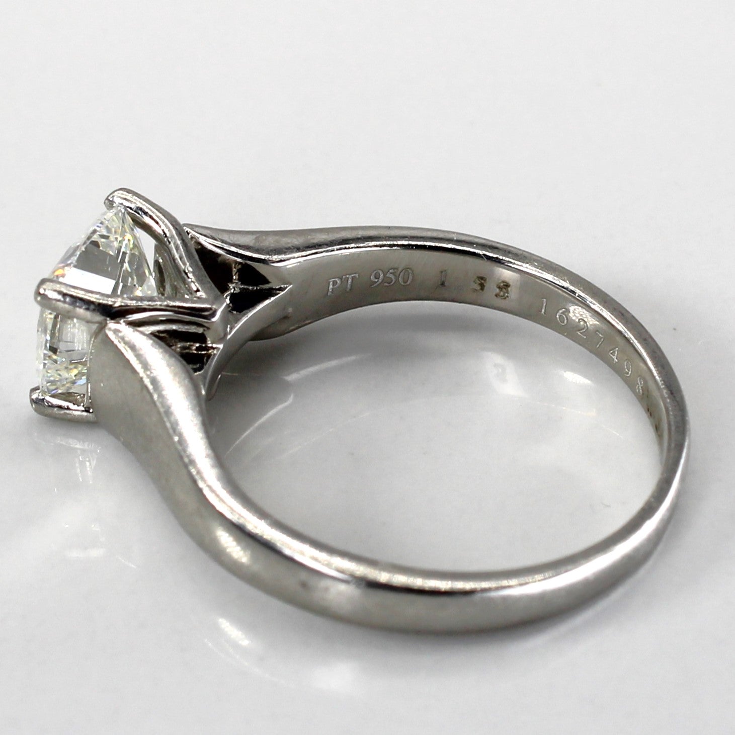 Bague solitaire en platine avec diamant coussin | 1,55 ct VVS2 I | Taille 7 |