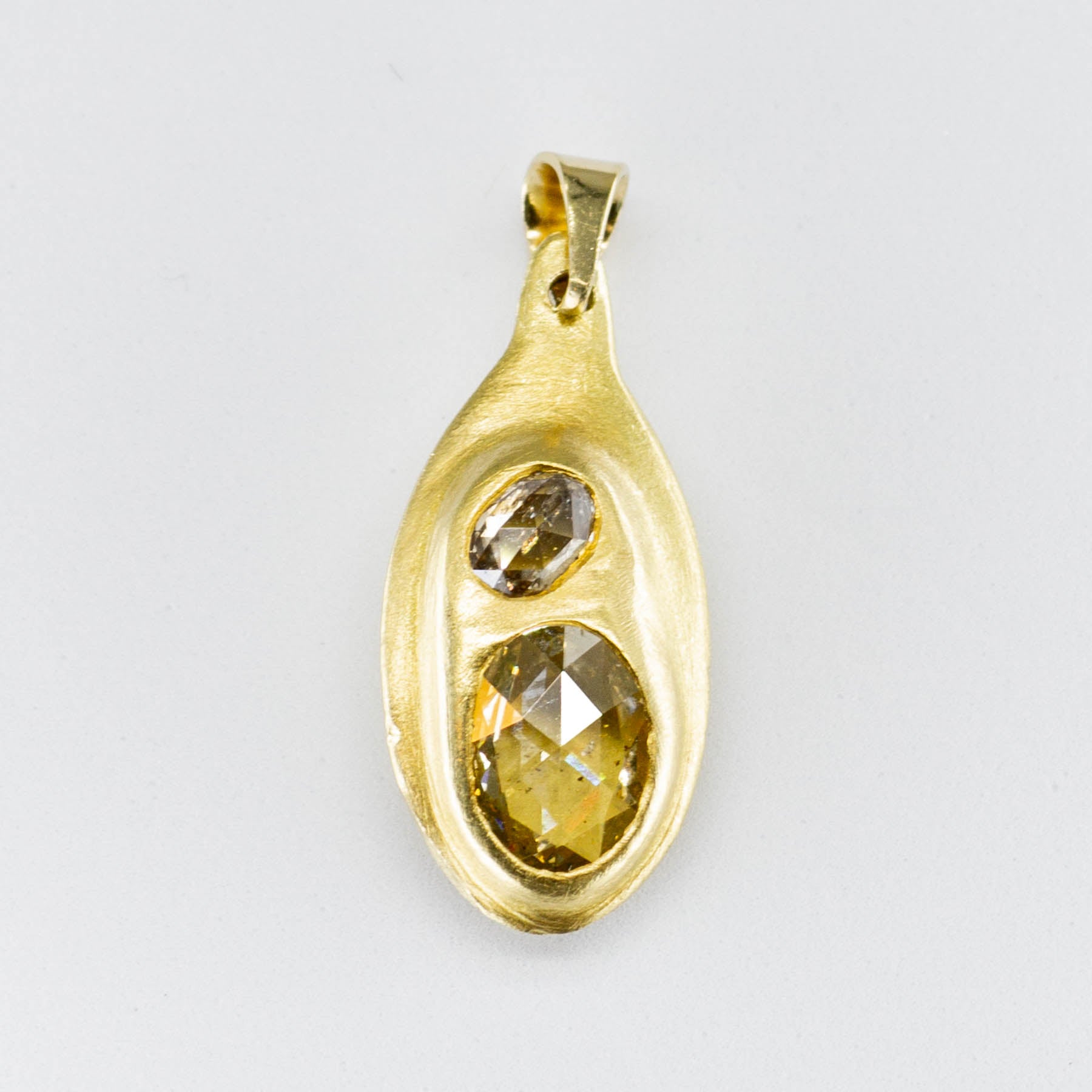 Pendentif en or 18 carats serti de diamants taille rose | 0,7 ct |