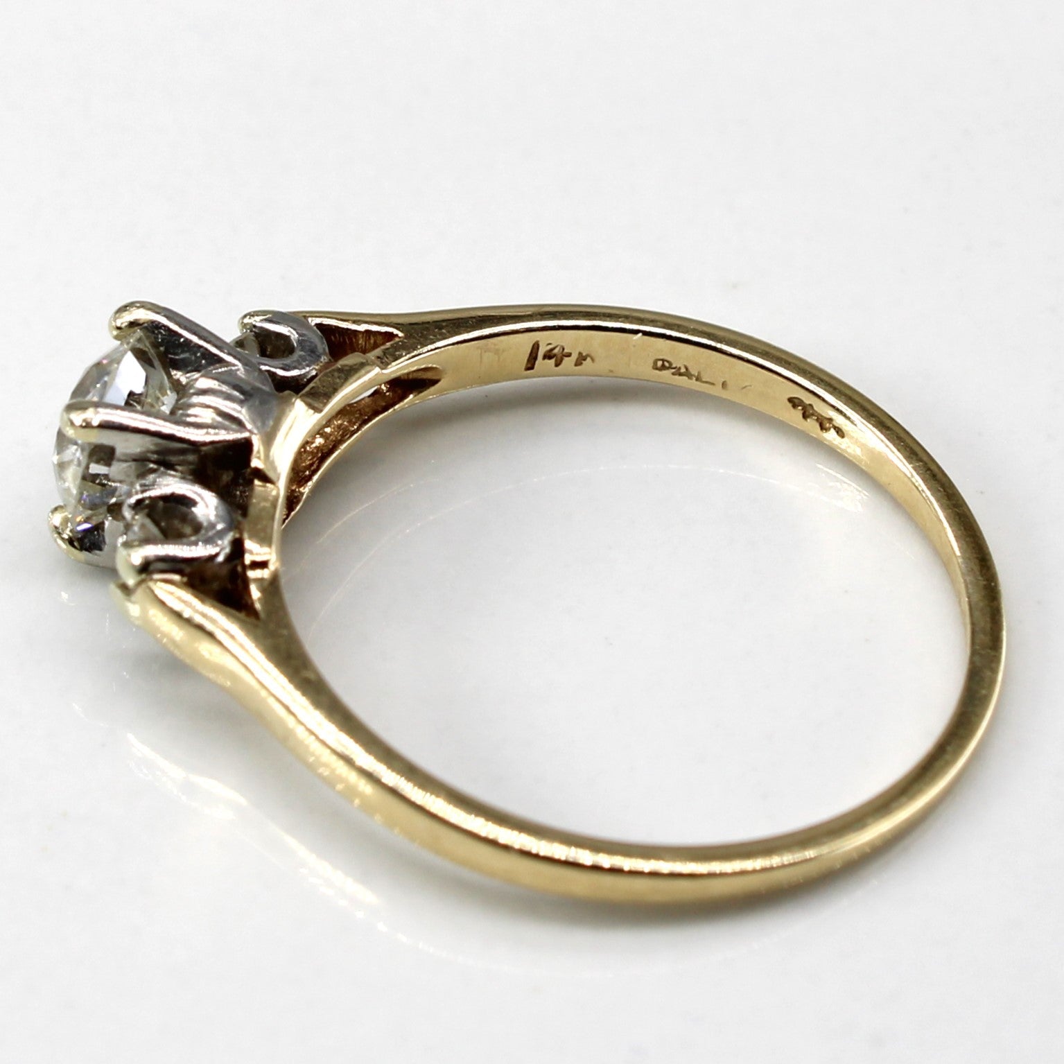 Bague vintage à trois diamants taille ancienne européenne | 0,66 ct VS1 H | Taille 7 |