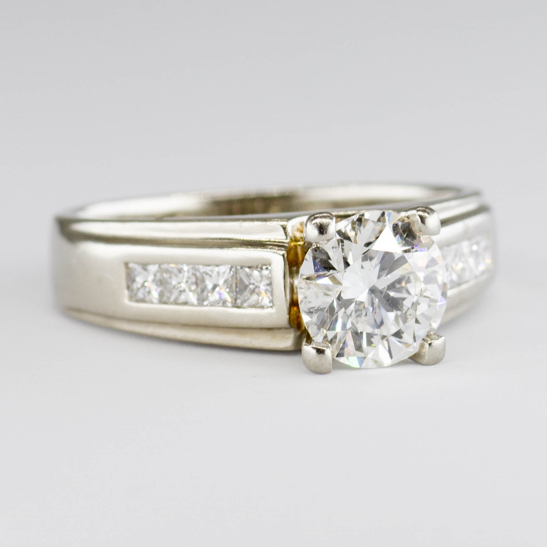 Bague de fiançailles en or 14 carats sertie de diamants et d'accents | 1,40 ct au total, pureté SI1/2, couleur H/I | Taille 5,5
