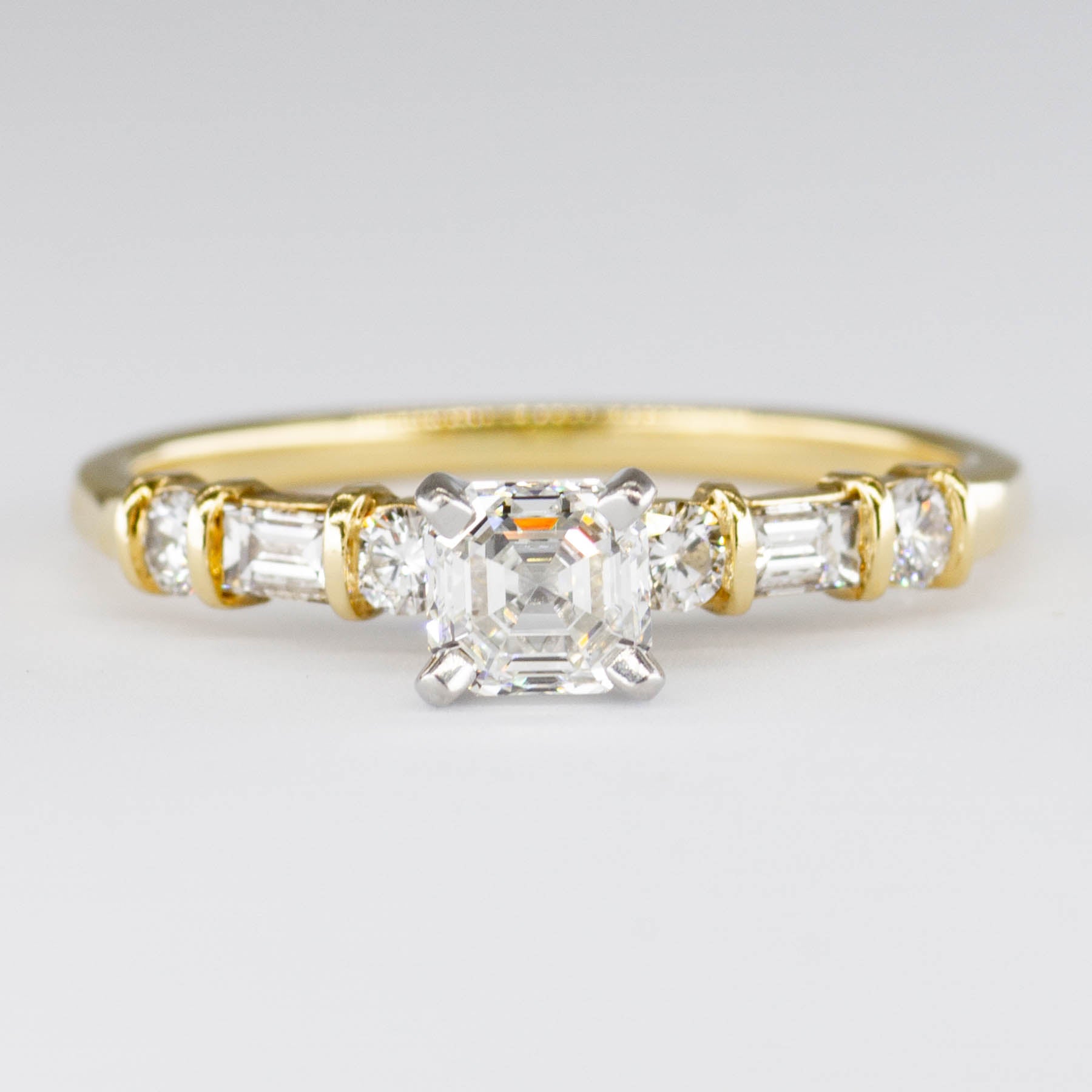 Solitaire en or jaune 18 carats orné d'un diamant | 0,72 ct VS1 G | Taille 9