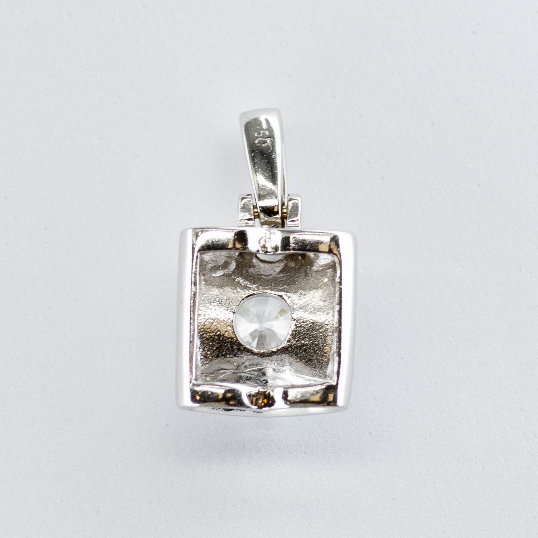 Pendentif en or blanc 18 carats certifié GIA avec diamant de 0,76 ct