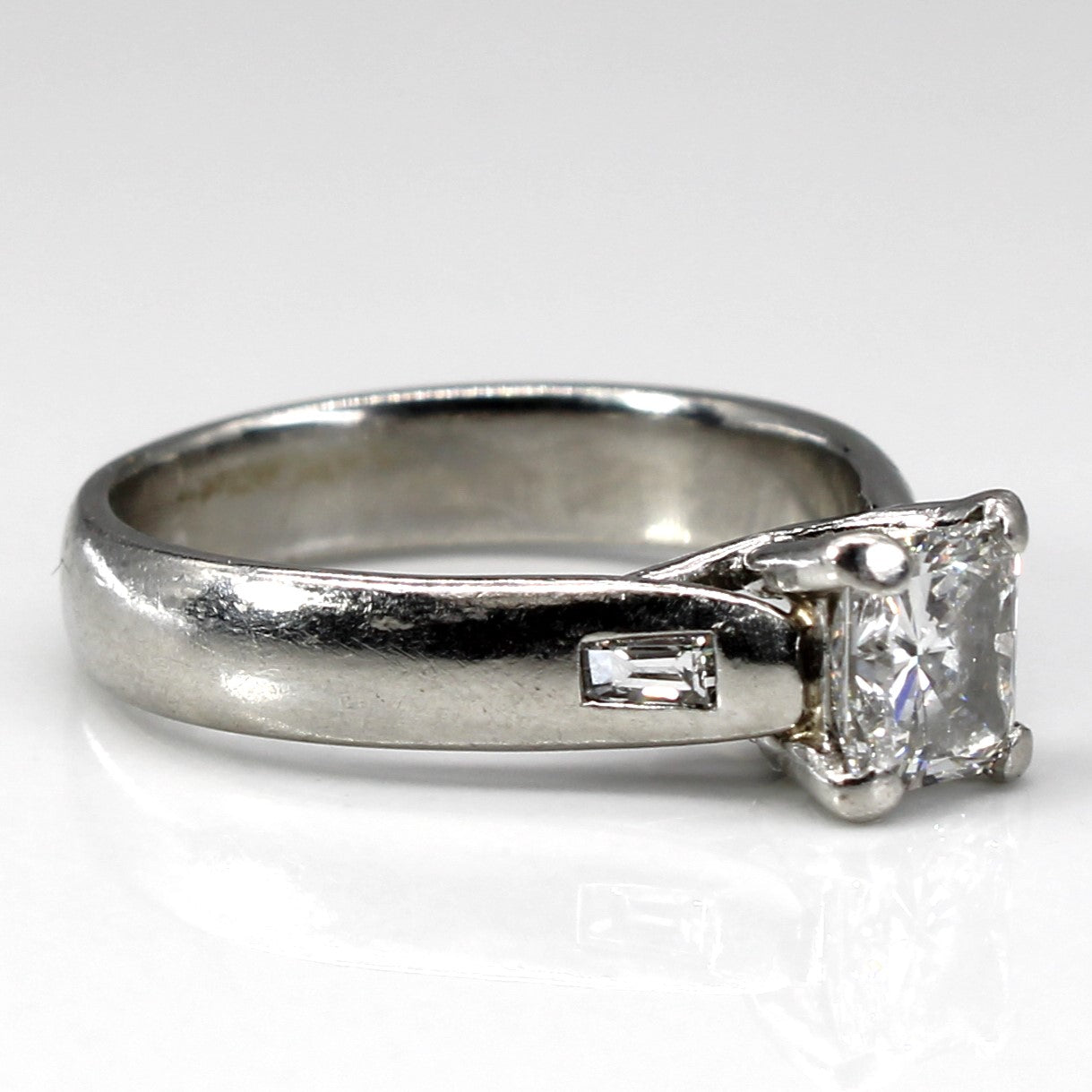 Three Stone Diamond Ring | 0.91ctw SI1/SI2 H/I | SZ 6.25 |