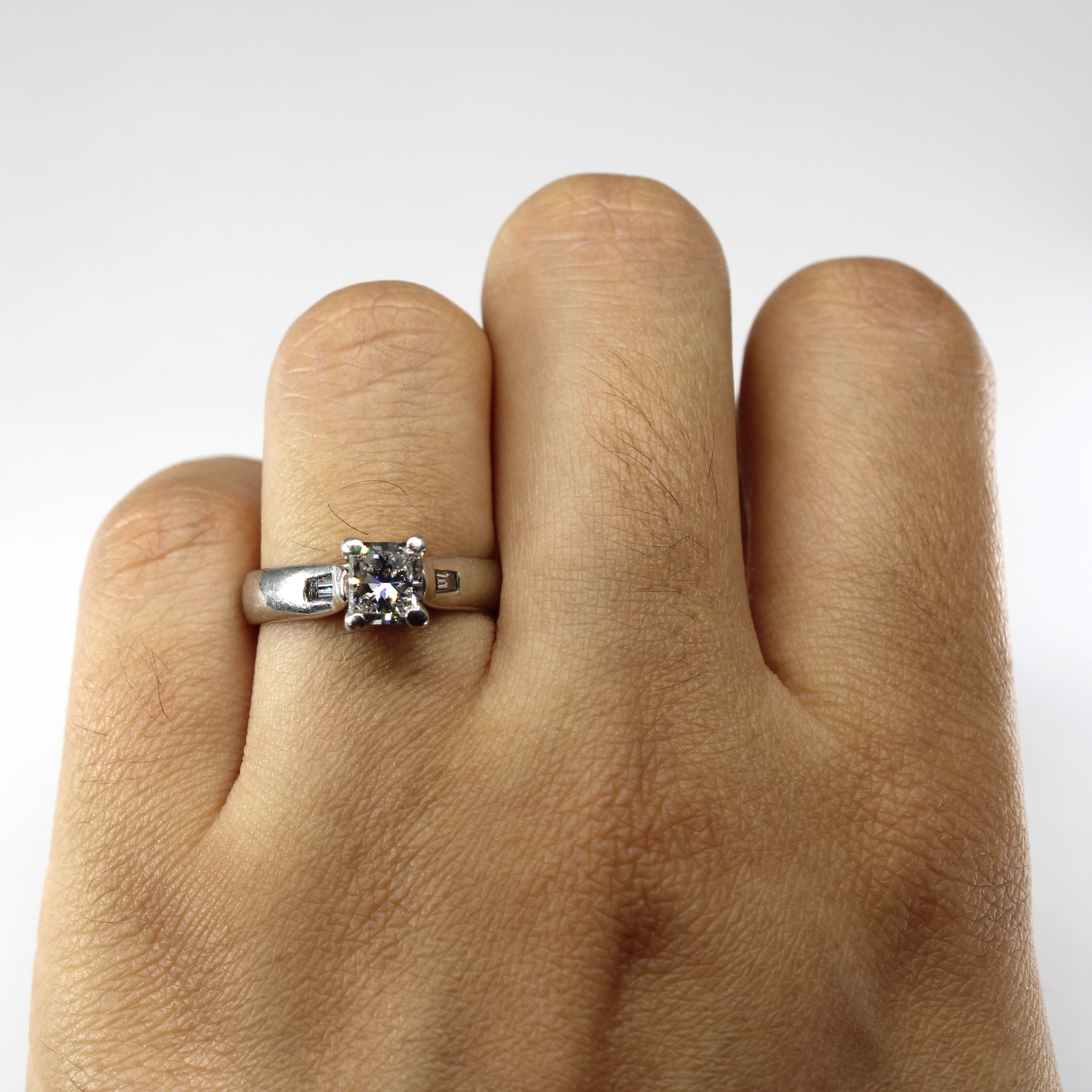 Three Stone Diamond Ring | 0.91ctw SI1/SI2 H/I | SZ 6.25 |
