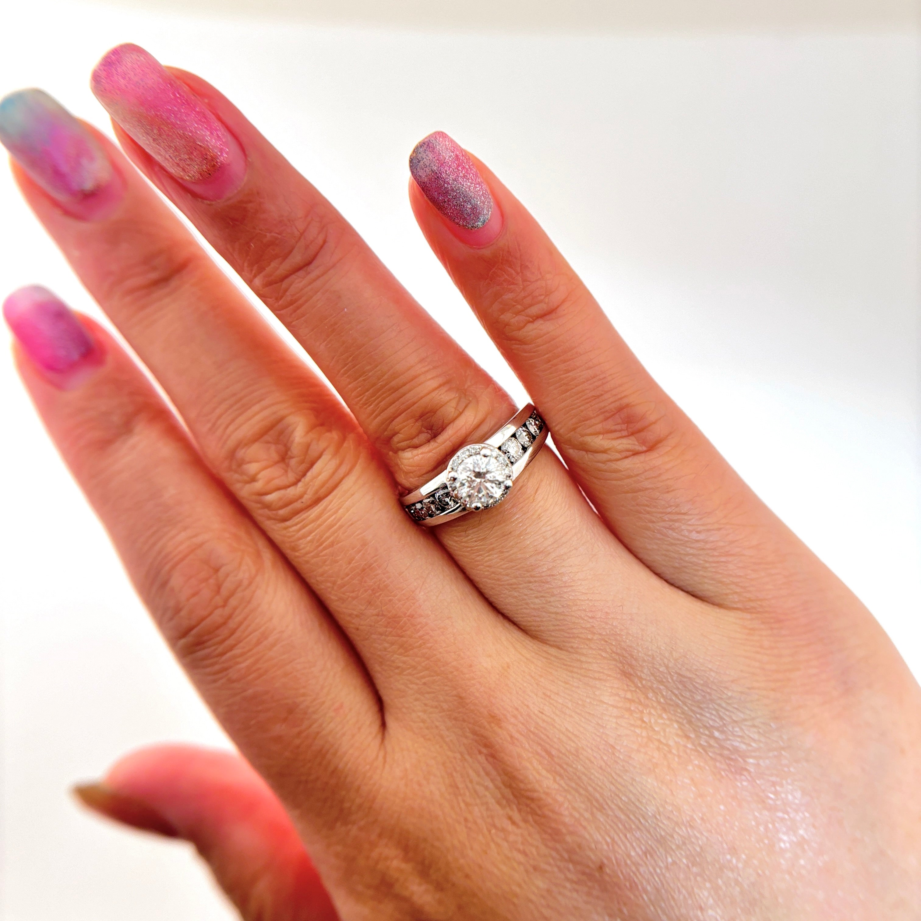 Bague halo caché en or blanc 14 carats | 1,48 ct | Taille 6,5 |
