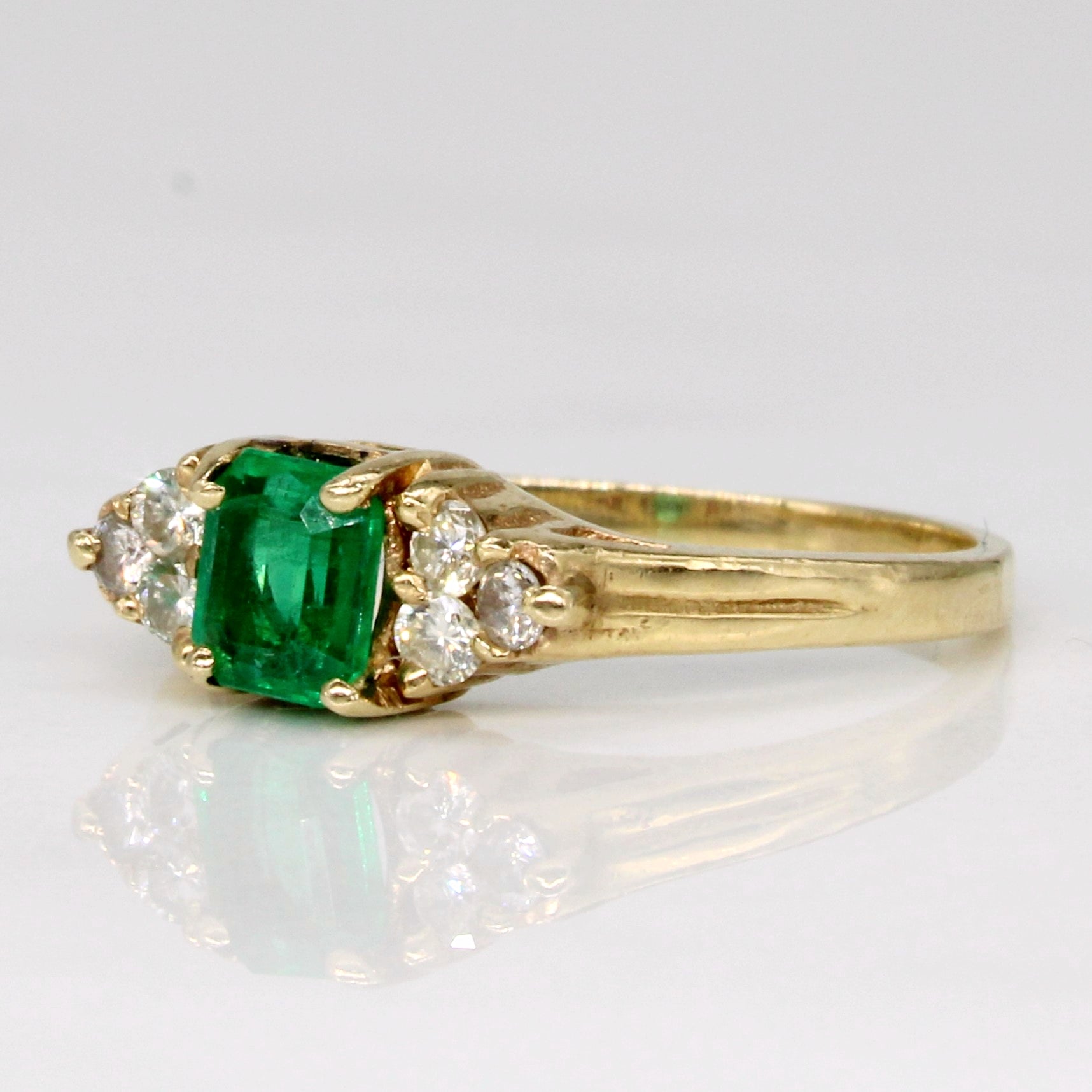 Emerald & Diamond Ring | 0.32ct, 0.15ctw | SZ 5 |