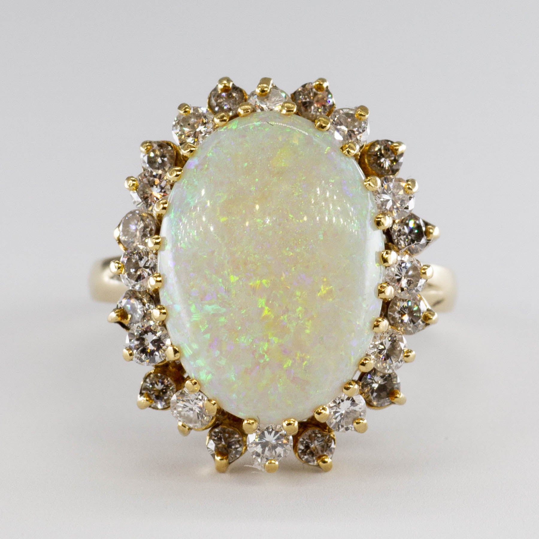 Bague cocktail en or 18 carats, opale et diamants | 5,20 ct | Taille S