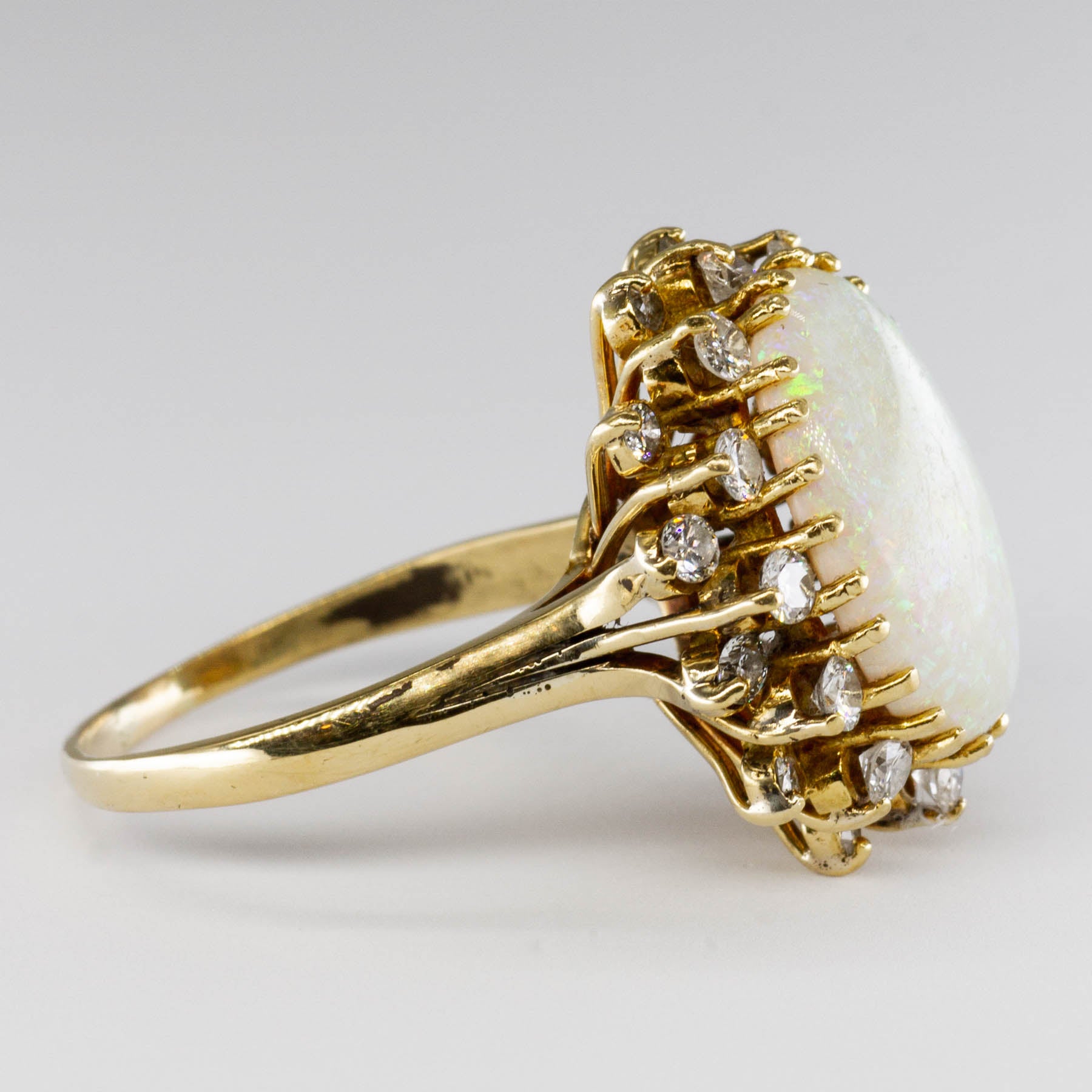 Bague cocktail en or 18 carats, opale et diamants | 5,20 ct | Taille S