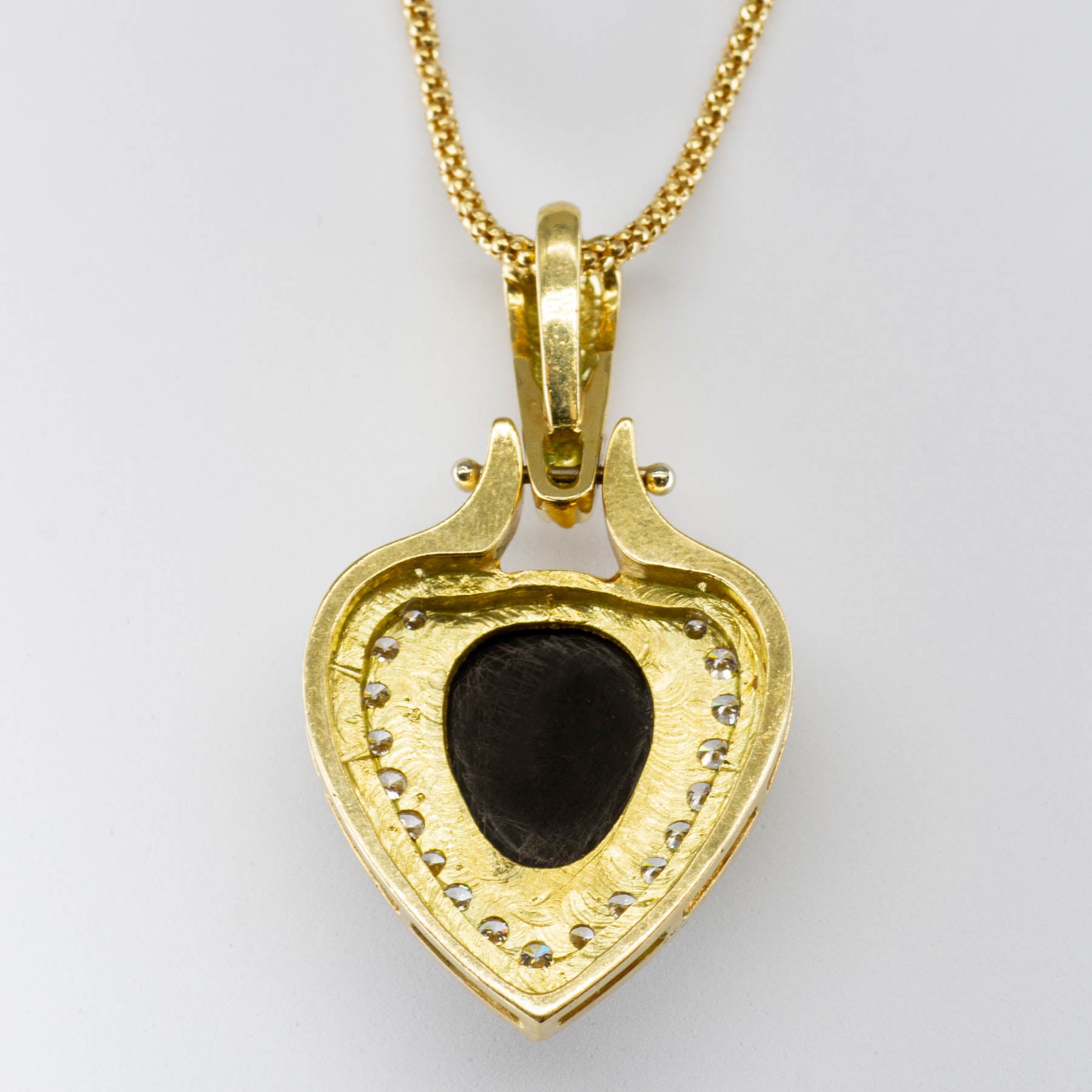 Collier en or 18 carats avec opale et diamants | 7,00 ct | 45,7 cm