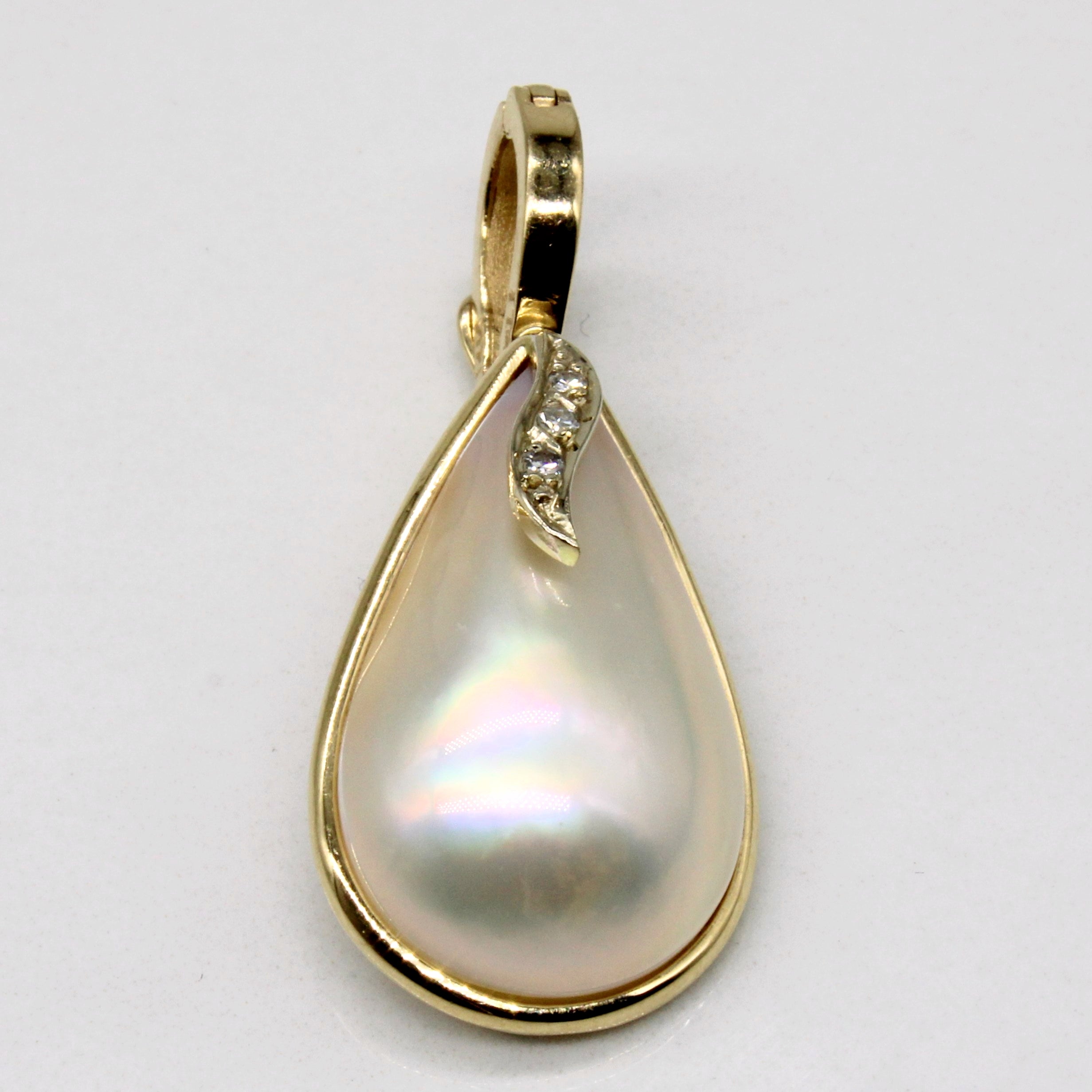 Pendentif goutte Mabe en perle et diamant | 0,03 ct |