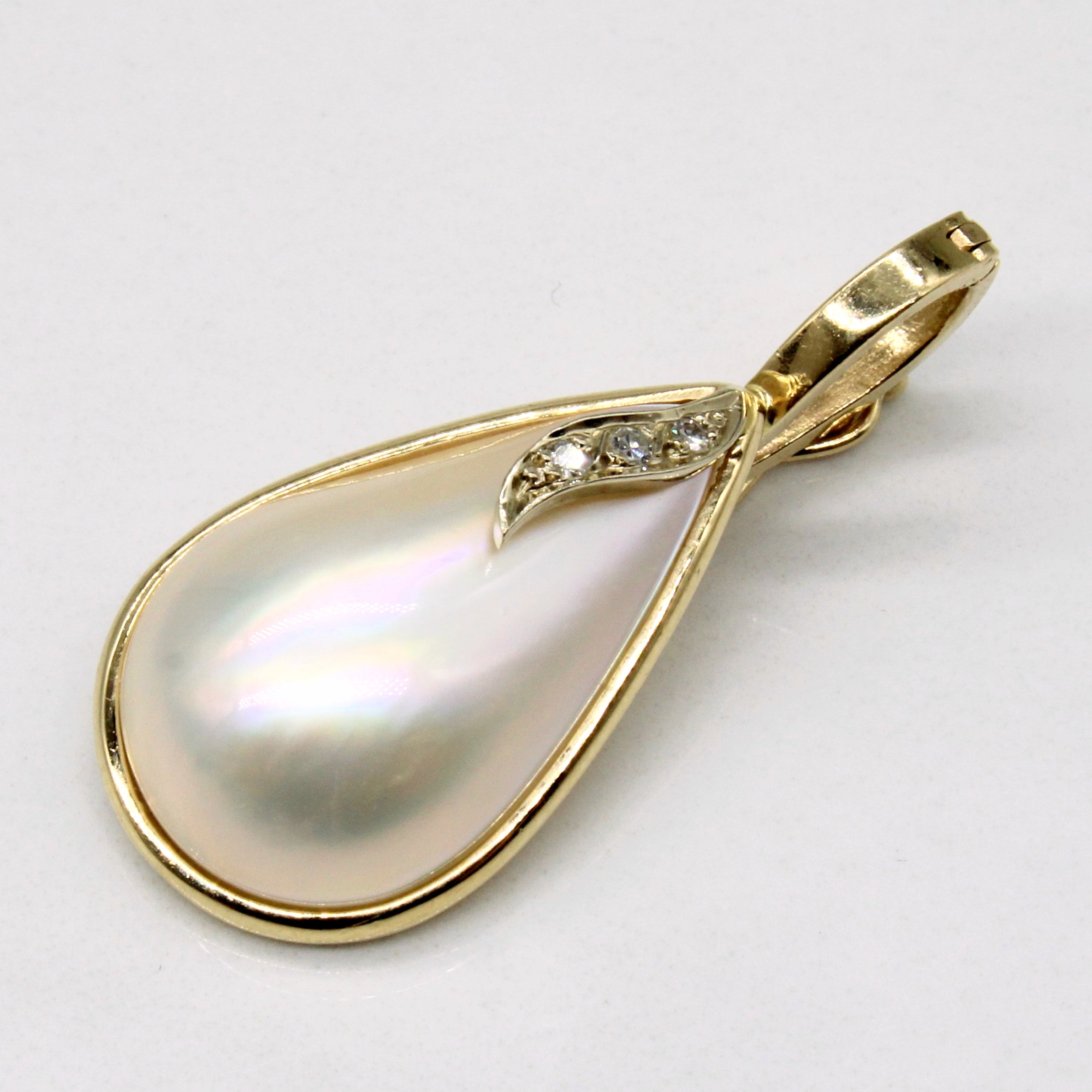 Pendentif goutte Mabe en perle et diamant | 0,03 ct |