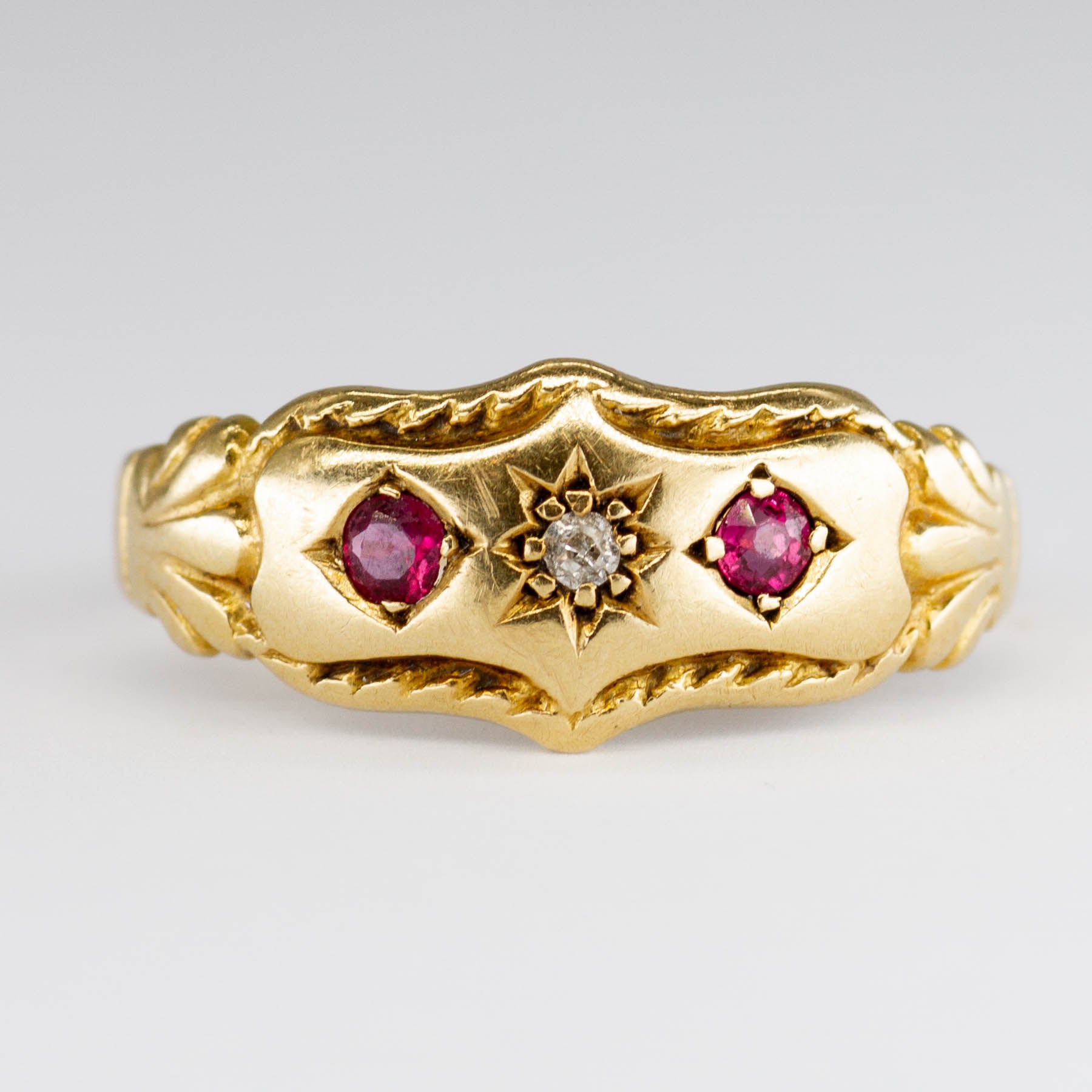Bague édouardienne de 1905 en or 18 carats, diamants et rubis synthétiques | 0,15 carat au total | Taille 8