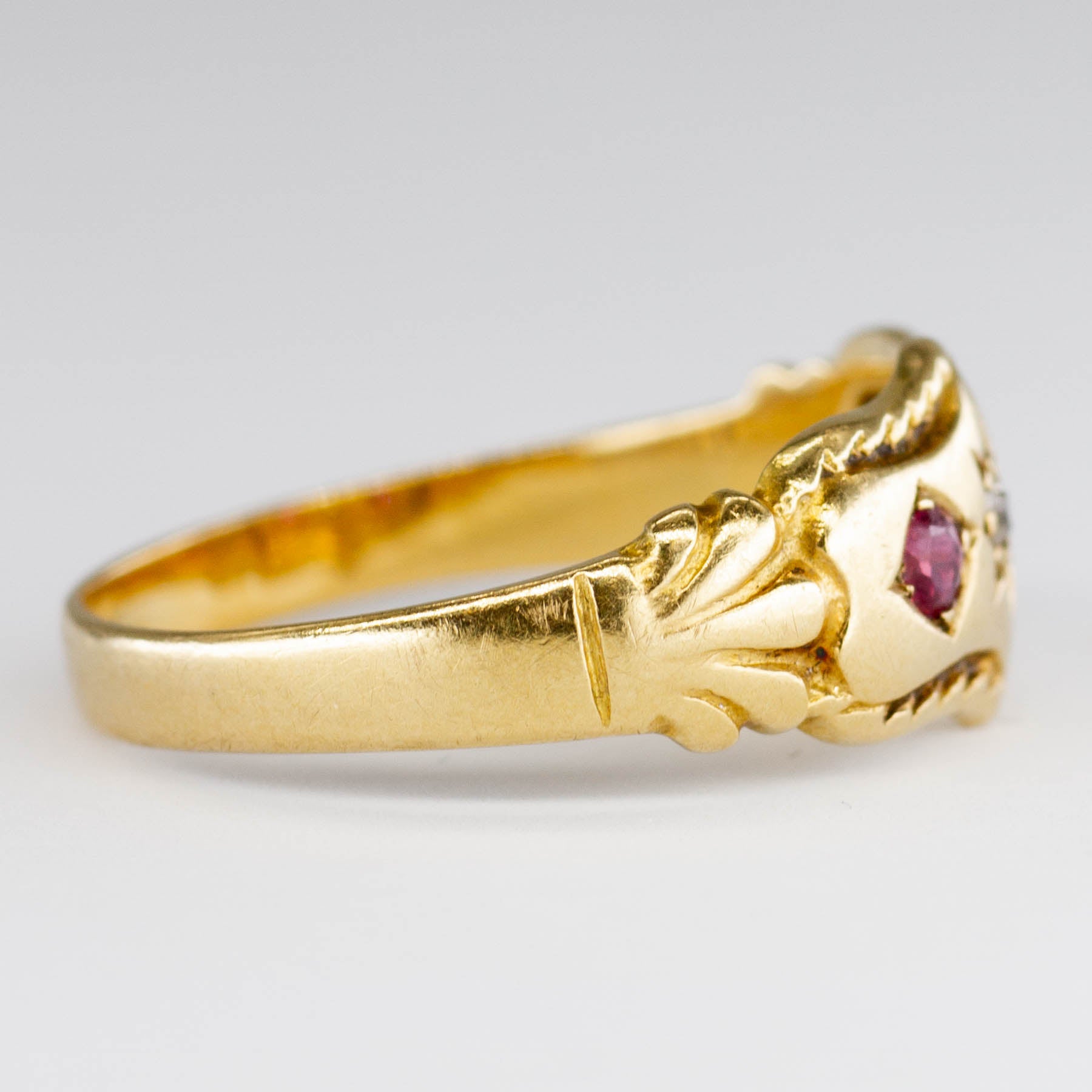 Bague édouardienne de 1905 en or 18 carats, diamants et rubis synthétiques | 0,15 carat au total | Taille 8
