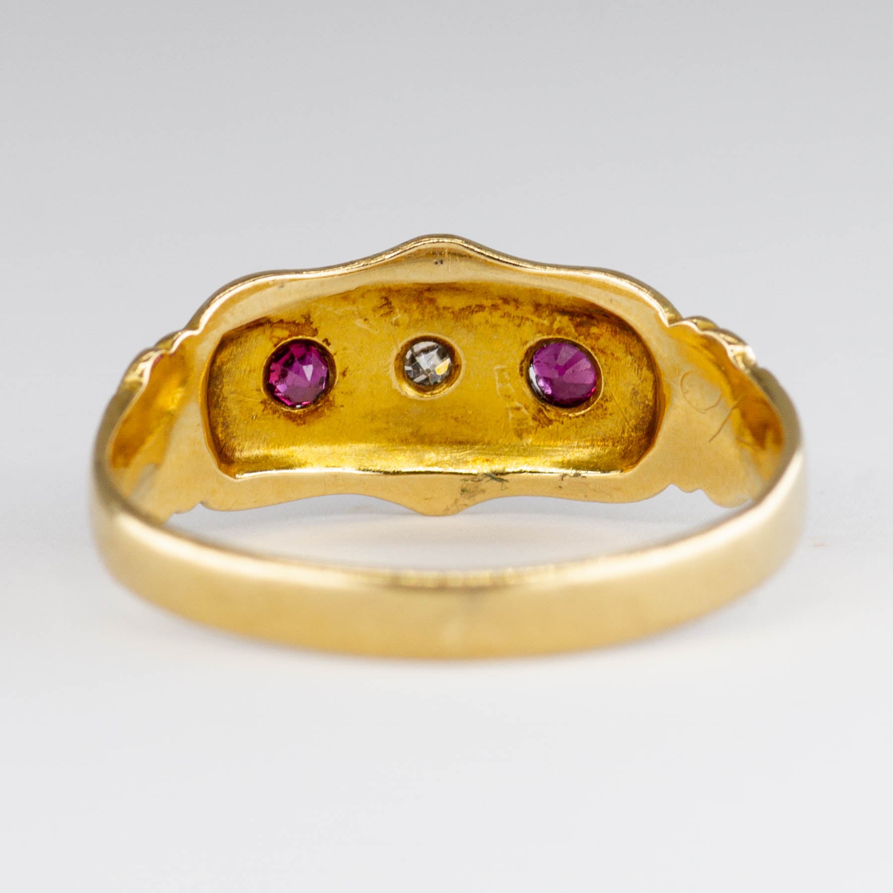Bague édouardienne de 1905 en or 18 carats, diamants et rubis synthétiques | 0,15 carat au total | Taille 8