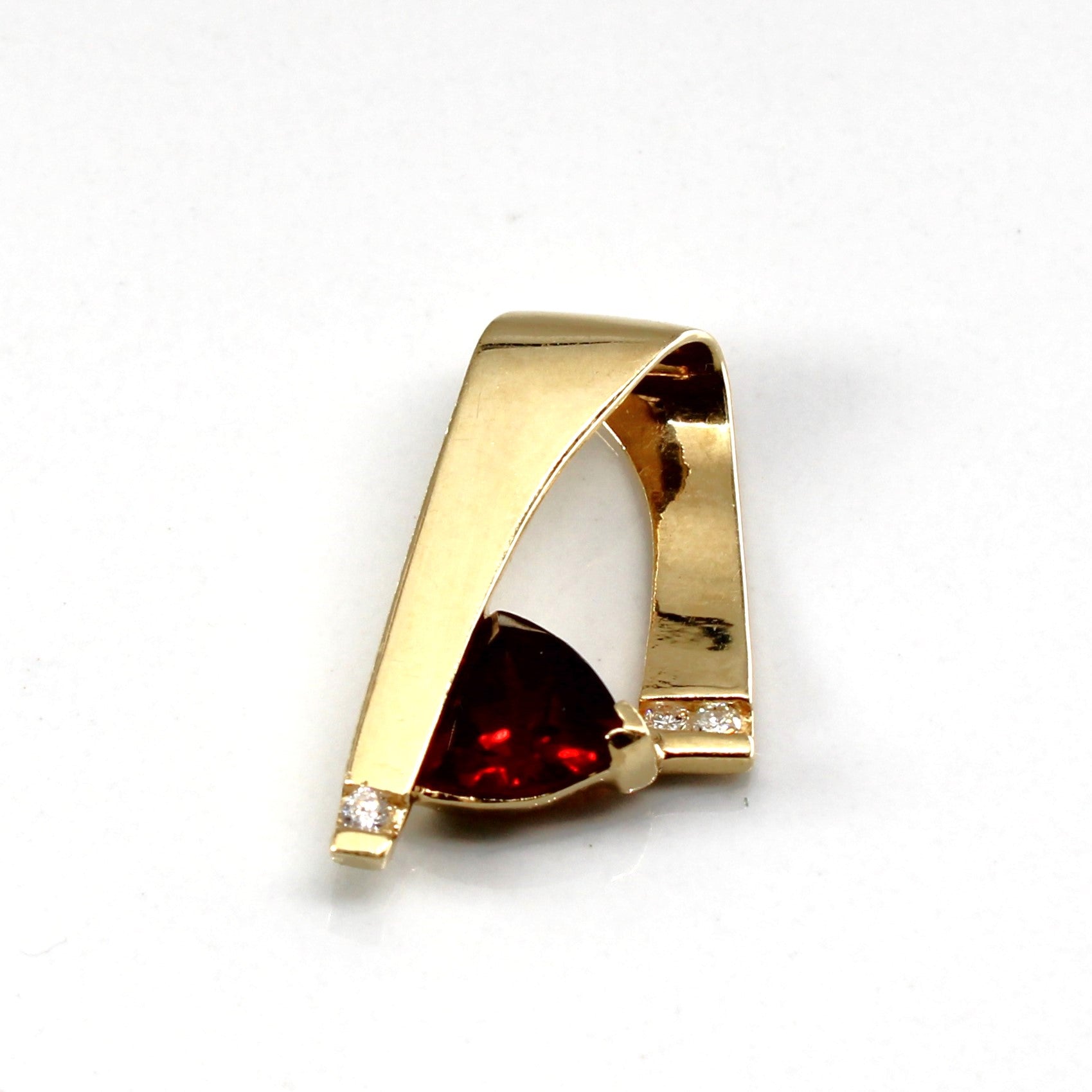 Pendentif en grenat et diamants | 1,25 ct | 0,06 ct au total |