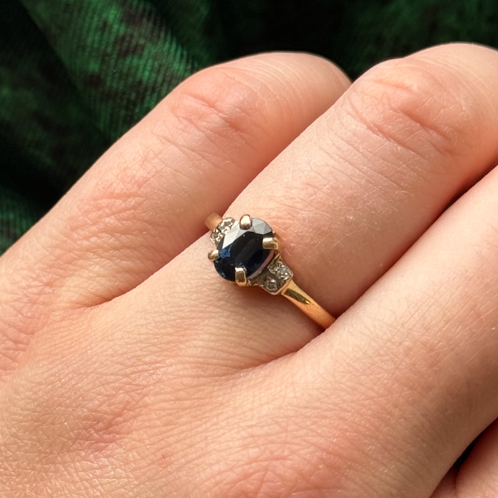 Blue Sapphire & Diamond Ring | 1.00ct, 0.04ctw | SZ 5.5 |