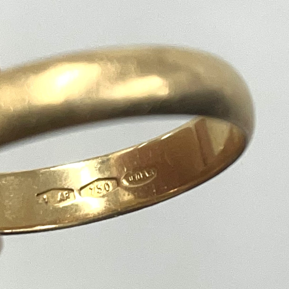 Vintage Italian 18k Yellow Gold Band | SZ 6.75 |