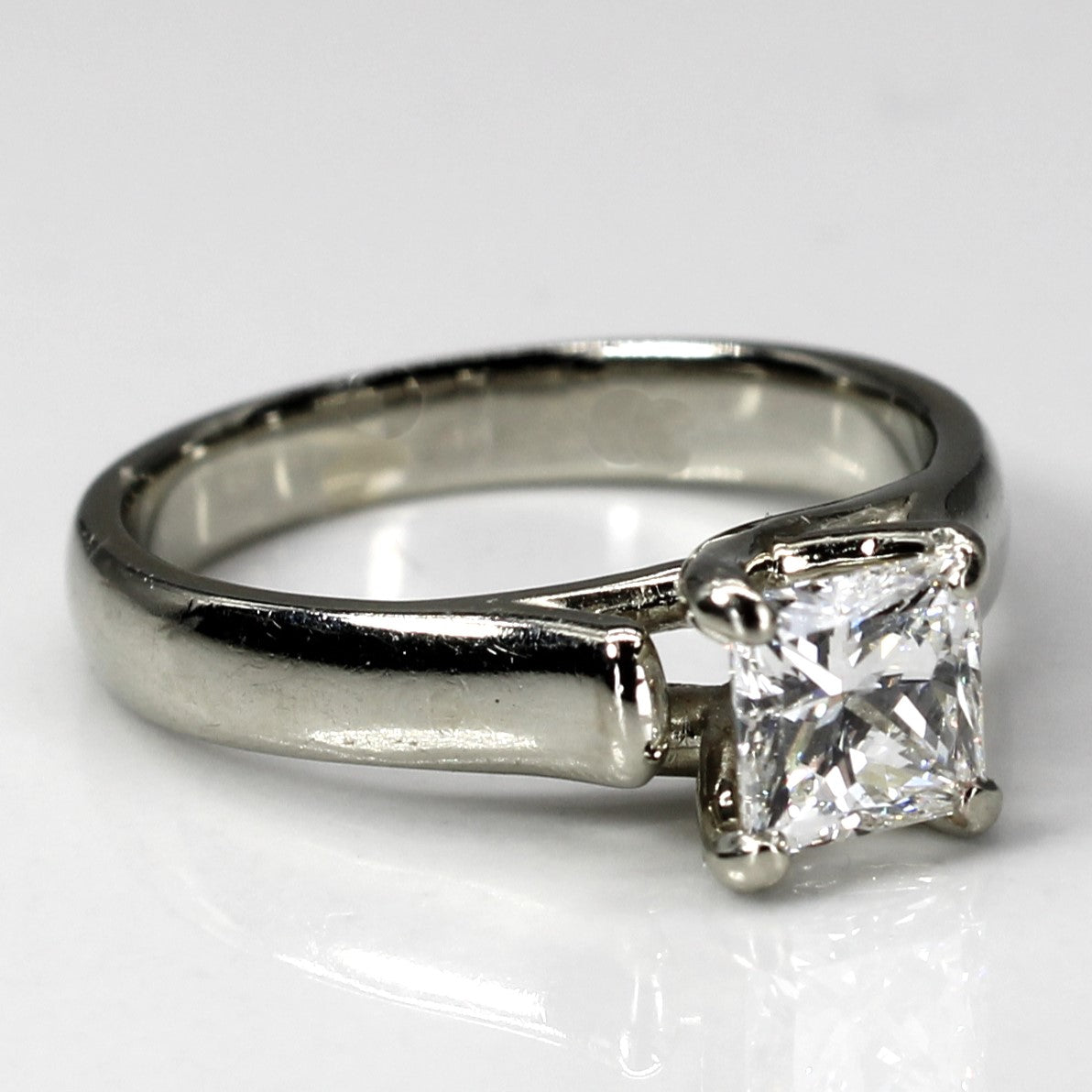 Bague de fiançailles en diamant princesse | 0,73 ct | Taille 5 |