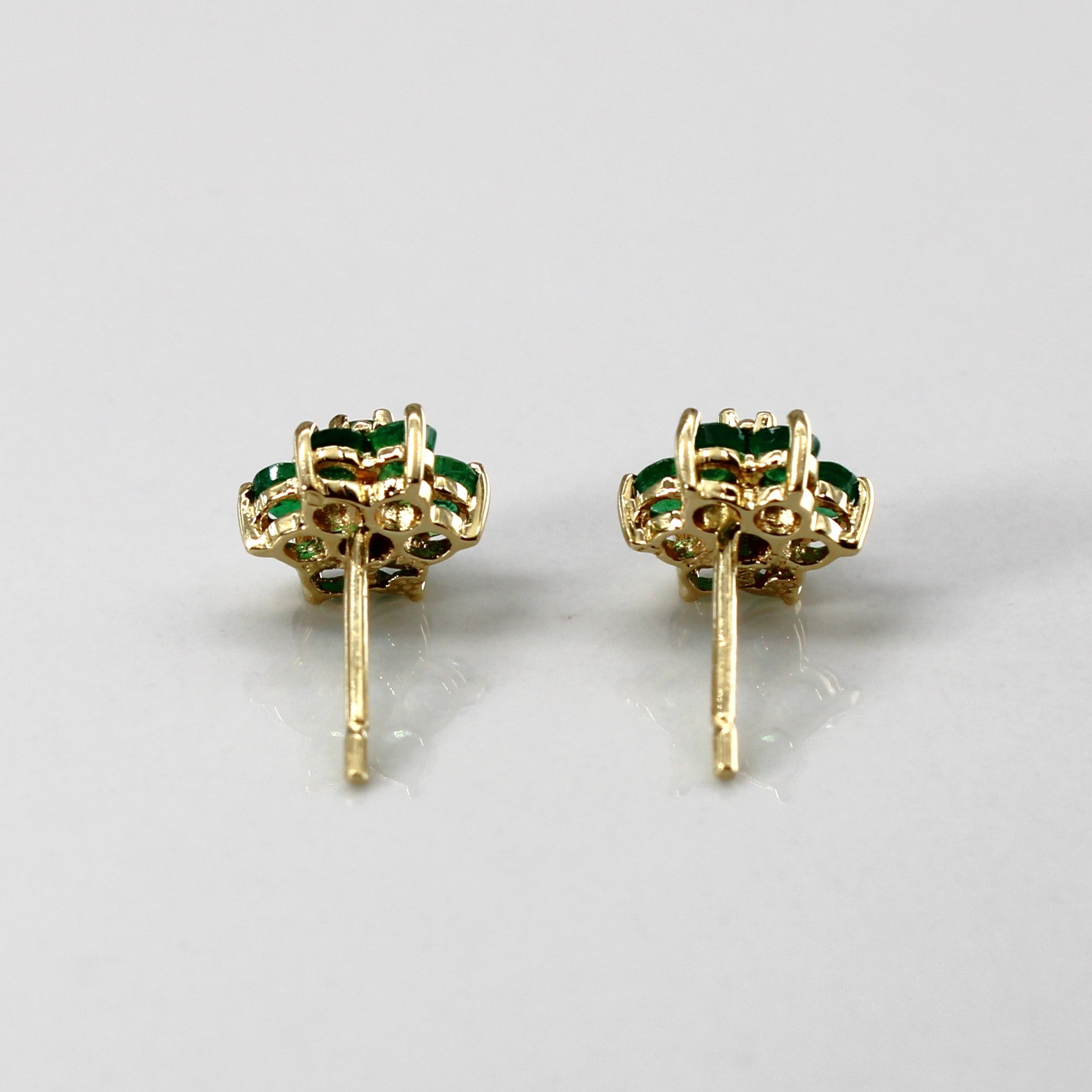 Boucles d'oreilles puces en émeraudes serties de grappes | 0,70 ct au total |